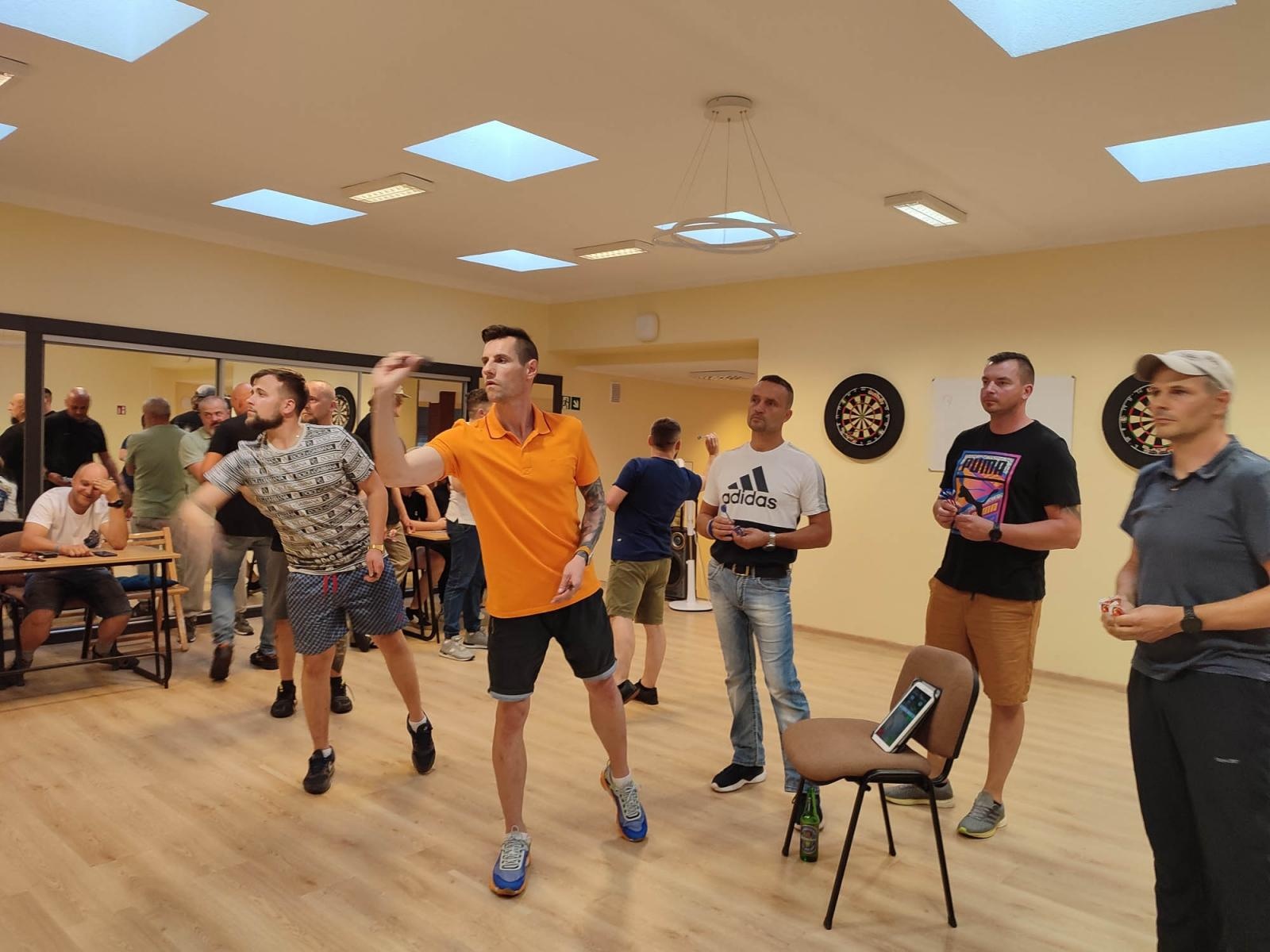 Zdjęcie w galerii na portalu naszraciborz.pl: Skrzymowski i Humeniuk najlepsi w deblowym turnieju darta [FOTO] wiadomości z regionu