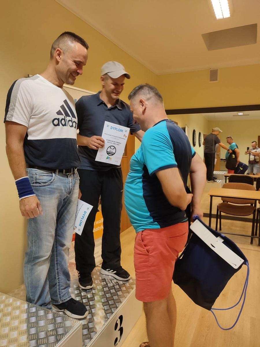 Zdjęcie w galerii na portalu naszraciborz.pl: Skrzymowski i Humeniuk najlepsi w deblowym turnieju darta [FOTO] wiadomości z regionu