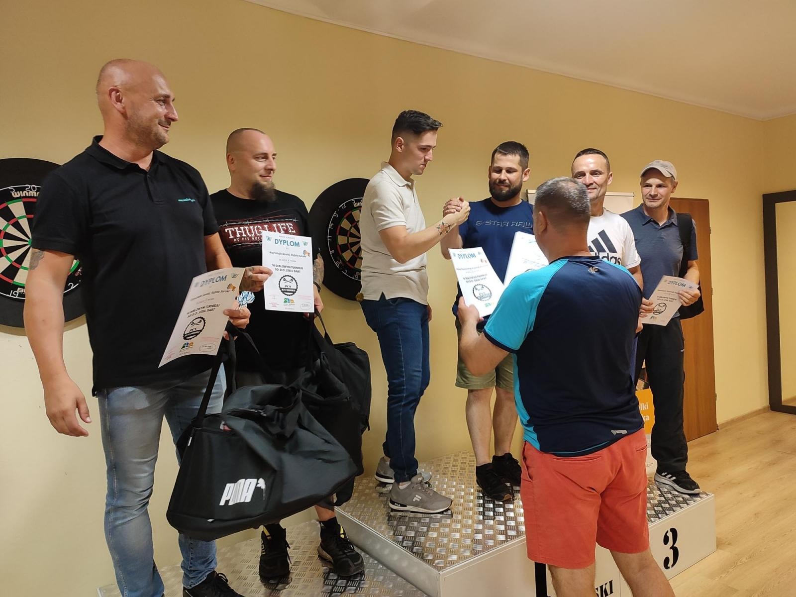 Zdjęcie w galerii na portalu naszraciborz.pl: Skrzymowski i Humeniuk najlepsi w deblowym turnieju darta [FOTO] wiadomości z regionu