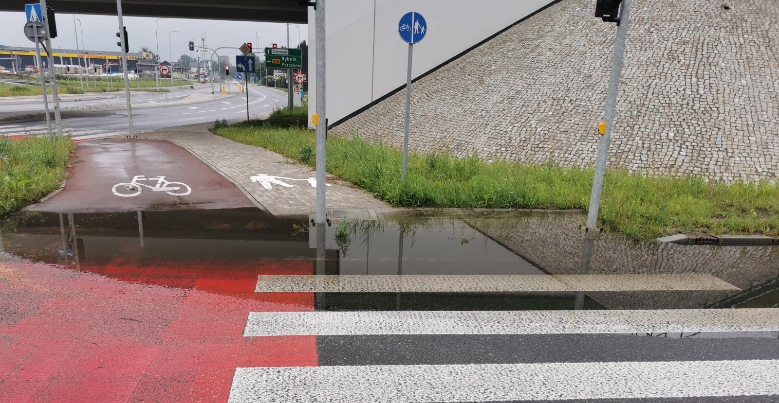 Zdjęcie w galerii na portalu naszraciborz.pl: Interwencja czytelnika. Wodne przejście na nowej obwodnicy [FOTO] wiadomości z regionu