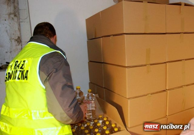Zdjęcie w galerii na portalu naszraciborz.pl: Przez szafę do nielegalnej wytwórni alkoholu wiadomości z regionu
