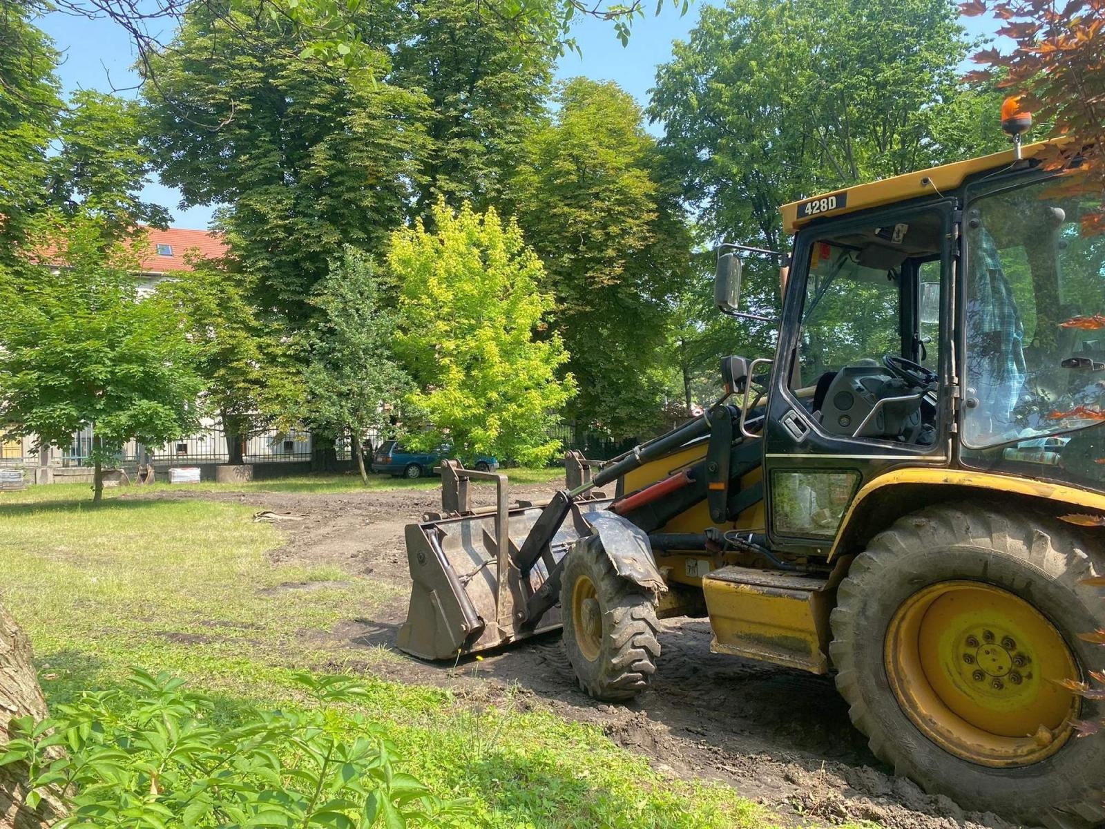 Zdjęcie w galerii na portalu naszraciborz.pl: Otwarty ogród - zielona oaza spotkań, nauki, sztuki i relaksu w I LO wiadomości z regionu