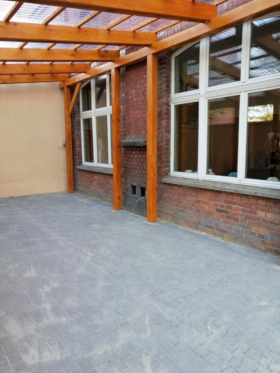 Zdjęcie w galerii na portalu naszraciborz.pl: Otwarty ogród - zielona oaza spotkań, nauki, sztuki i relaksu w I LO wiadomości z regionu