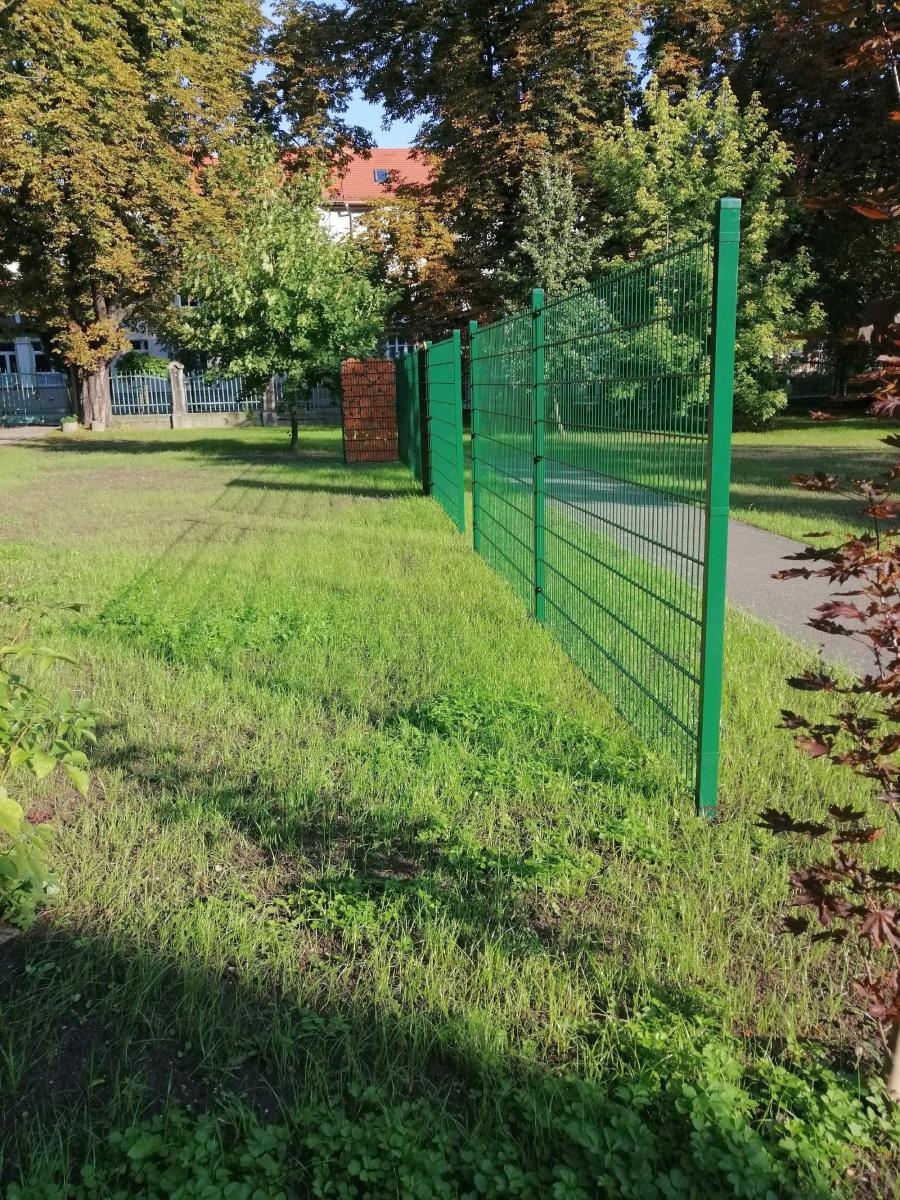 Zdjęcie w galerii na portalu naszraciborz.pl: Otwarty ogród - zielona oaza spotkań, nauki, sztuki i relaksu w I LO wiadomości z regionu