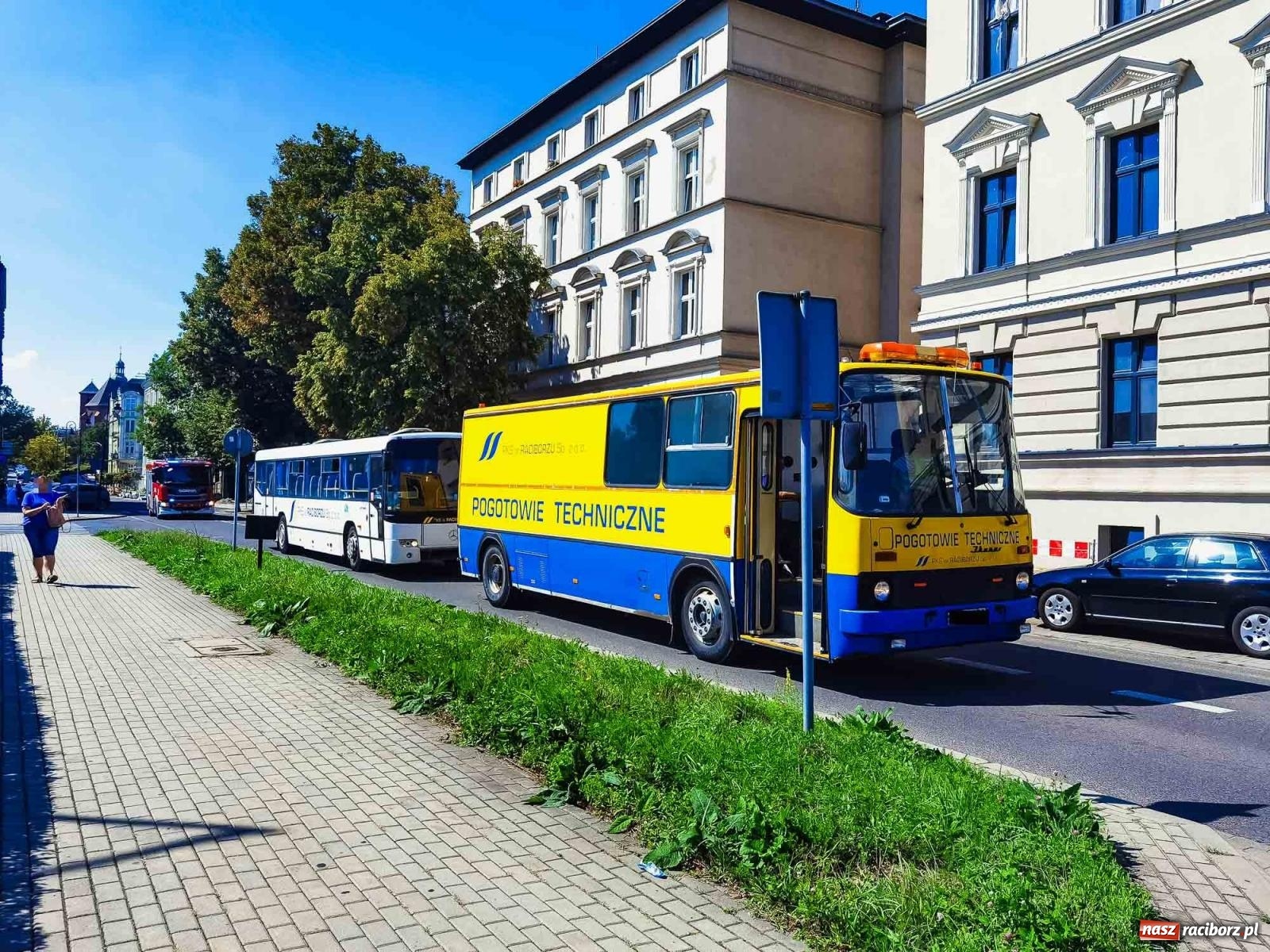Zdjęcie w galerii na portalu naszraciborz.pl: Kobieta chciała skoczyć z okna na dziewiątym piętrze. Tragedii zapobiegł dyspozytor  wiadomości z regionu