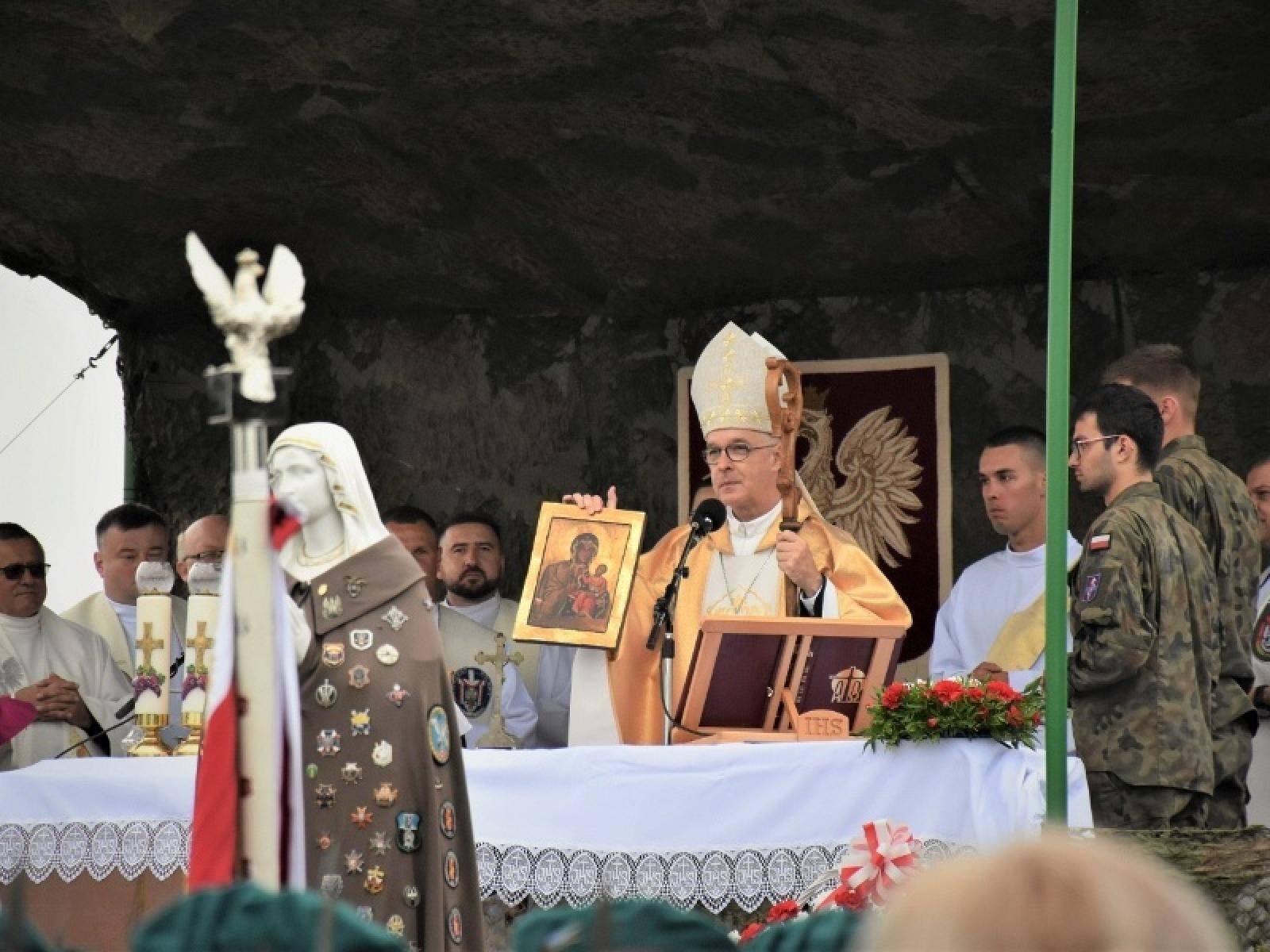 Zdjęcie w galerii na portalu naszraciborz.pl: Śląscy pogranicznicy pielgrzymowali na Jasną Górę wiadomości z regionu