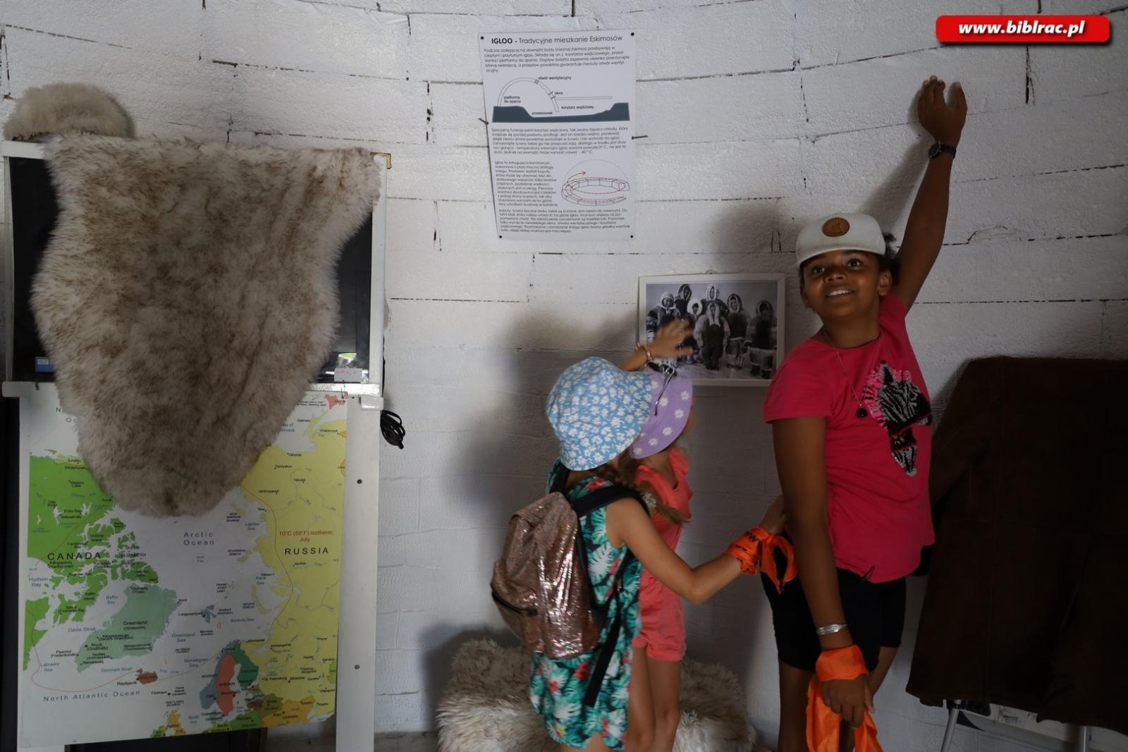 Zdjęcie w galerii na portalu naszraciborz.pl: Baśniowe Lato z Biblioteką w podróży do Wiosek Świata wiadomości z regionu