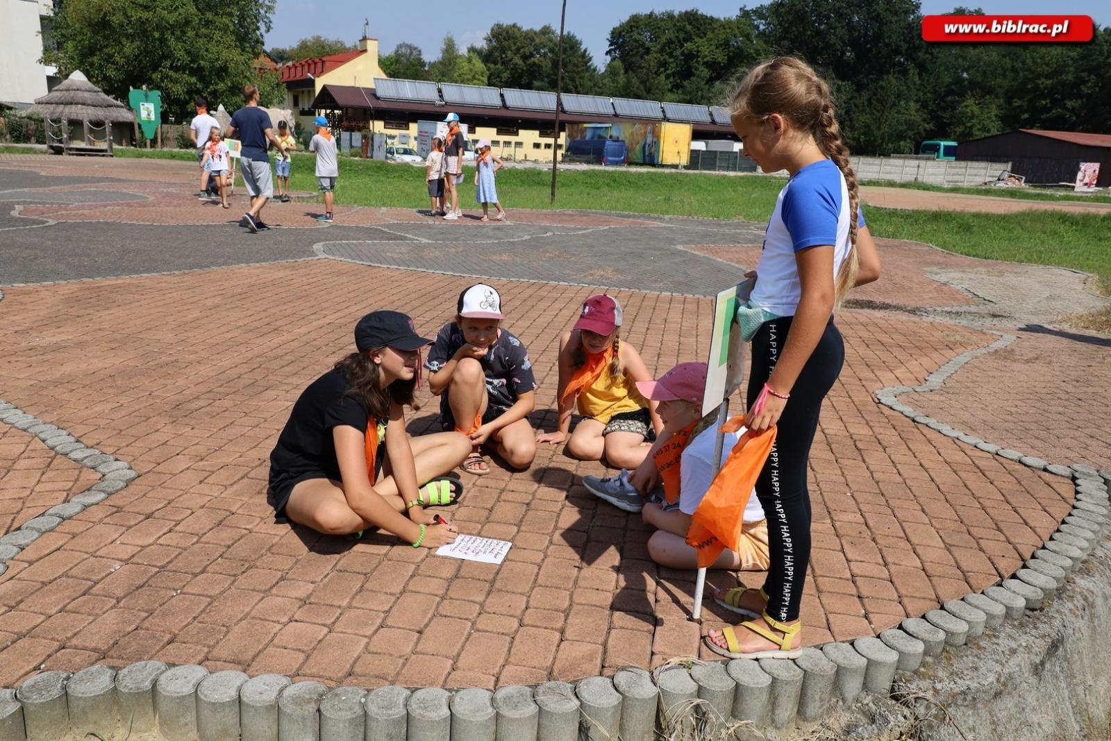 Zdjęcie w galerii na portalu naszraciborz.pl: Baśniowe Lato z Biblioteką w podróży do Wiosek Świata wiadomości z regionu