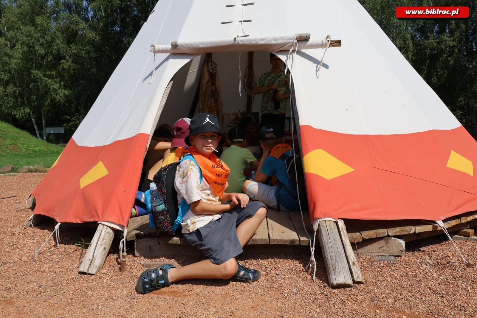 Zdjęcie w galerii na portalu naszraciborz.pl: Baśniowe Lato z Biblioteką w podróży do Wiosek Świata wiadomości z regionu