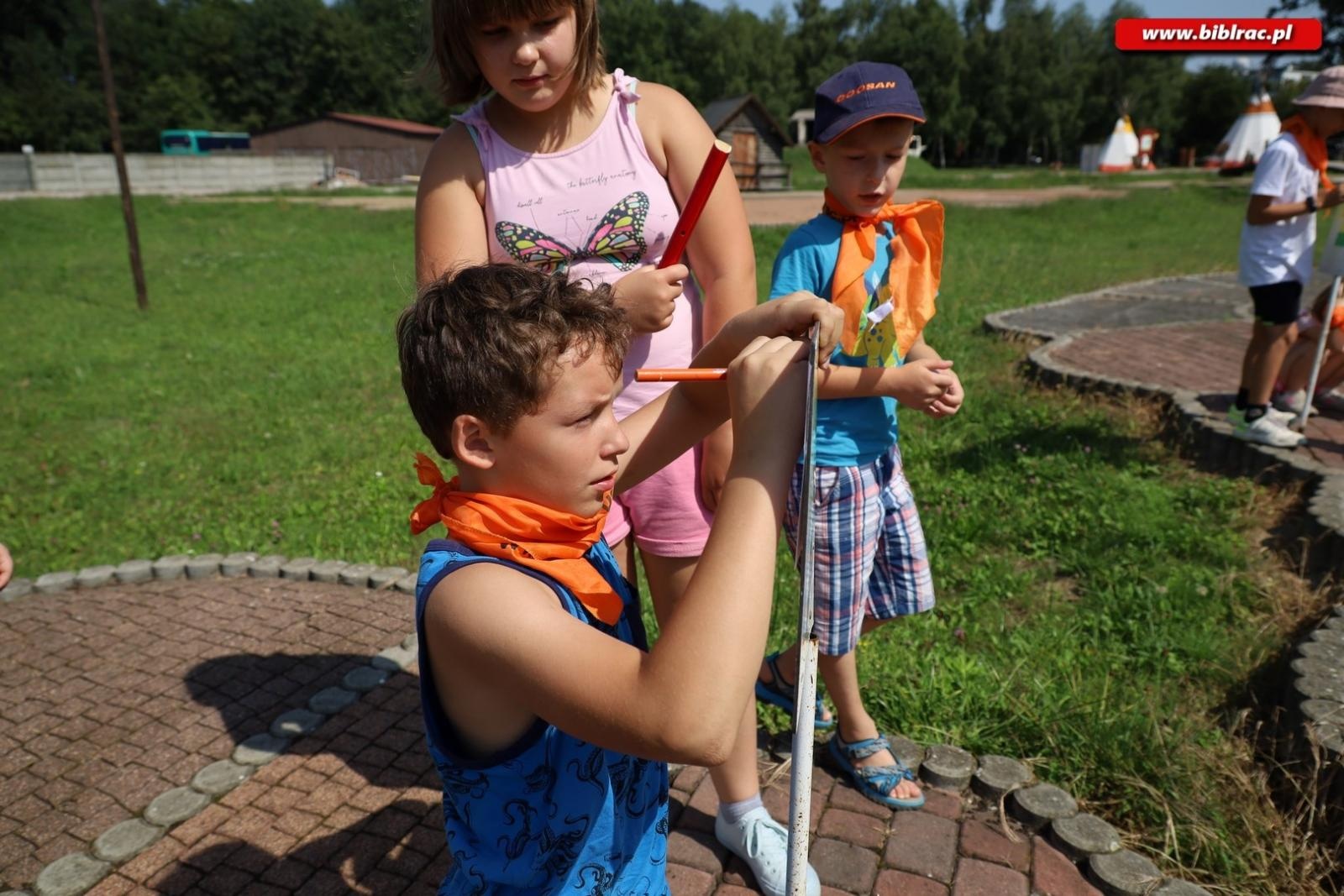 Zdjęcie w galerii na portalu naszraciborz.pl: Baśniowe Lato z Biblioteką w podróży do Wiosek Świata wiadomości z regionu
