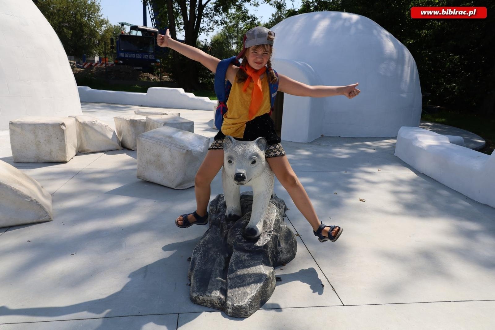 Zdjęcie w galerii na portalu naszraciborz.pl: Baśniowe Lato z Biblioteką w podróży do Wiosek Świata wiadomości z regionu