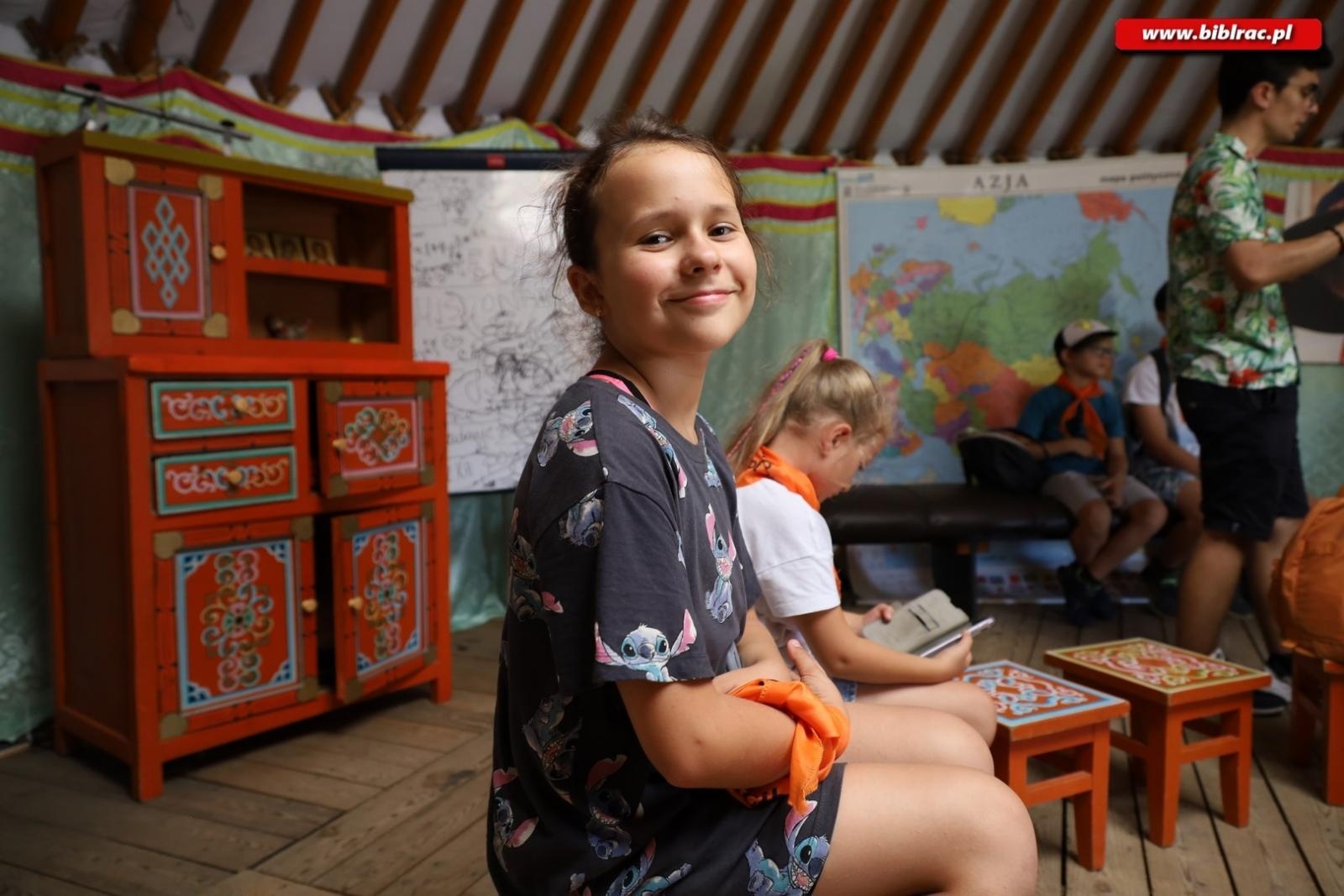 Zdjęcie w galerii na portalu naszraciborz.pl: Baśniowe Lato z Biblioteką w podróży do Wiosek Świata wiadomości z regionu