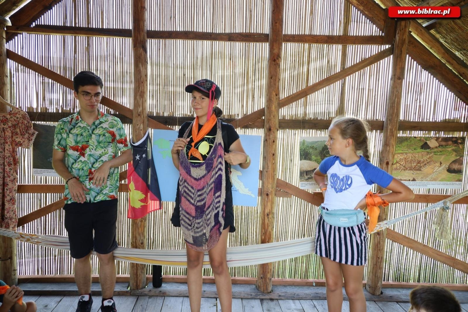 Zdjęcie w galerii na portalu naszraciborz.pl: Baśniowe Lato z Biblioteką w podróży do Wiosek Świata wiadomości z regionu