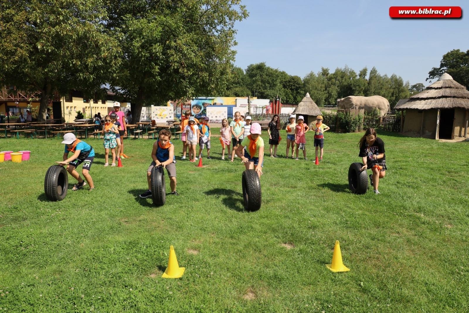 Zdjęcie w galerii na portalu naszraciborz.pl: Baśniowe Lato z Biblioteką w podróży do Wiosek Świata wiadomości z regionu