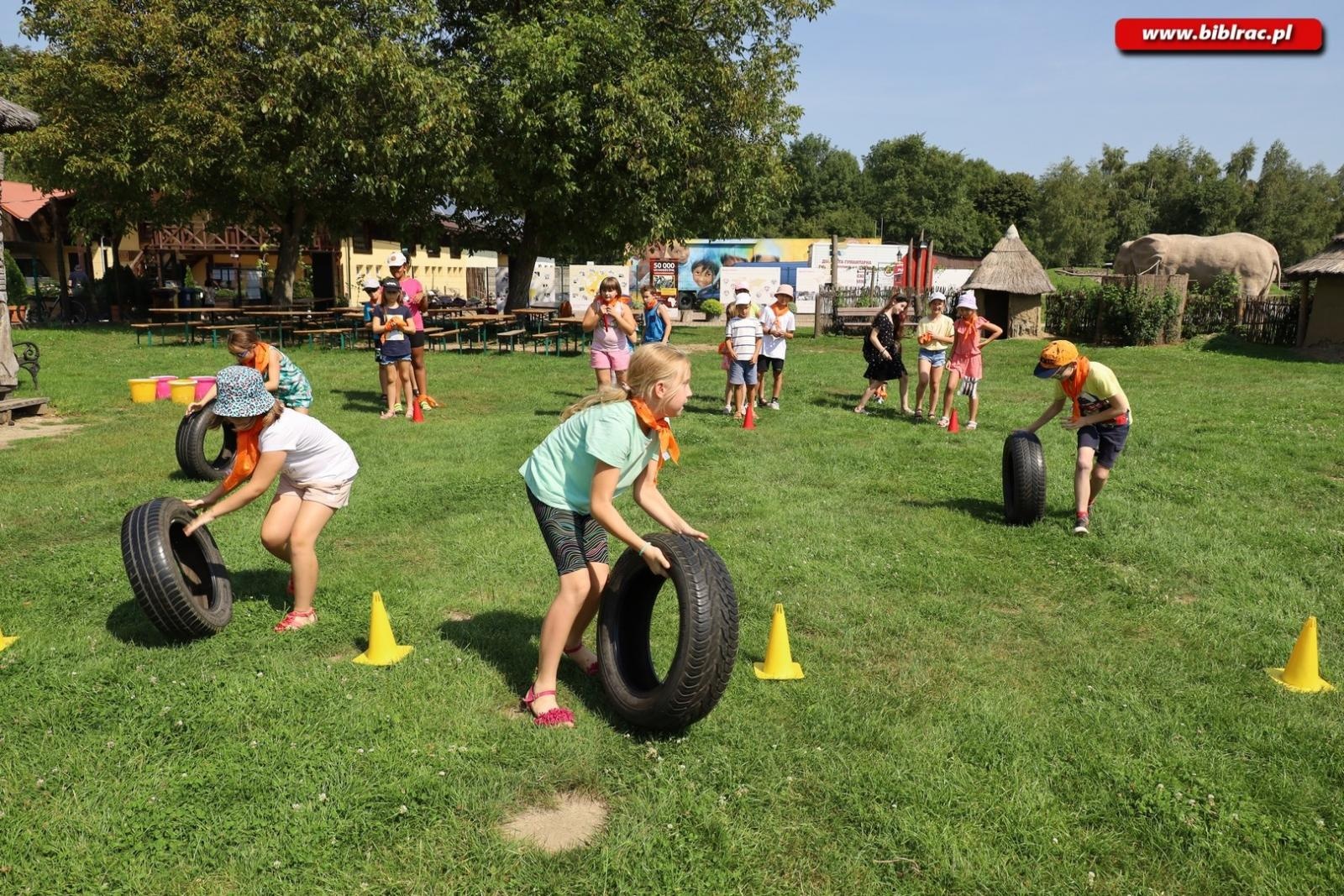 Zdjęcie w galerii na portalu naszraciborz.pl: Baśniowe Lato z Biblioteką w podróży do Wiosek Świata wiadomości z regionu