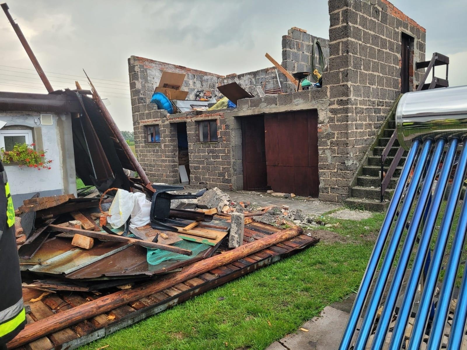 Zdjęcie w galerii na portalu naszraciborz.pl: Nawałnica nad powiatem raciborskim - zerwane dachy w gm. Kuźnia Raciborska [FOTO] wiadomości z regionu