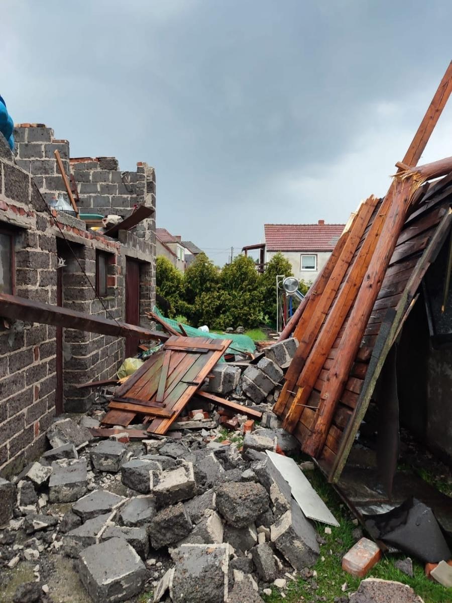 Zdjęcie w galerii na portalu naszraciborz.pl: Nawałnica nad powiatem raciborskim - zerwane dachy w gm. Kuźnia Raciborska [FOTO] wiadomości z regionu