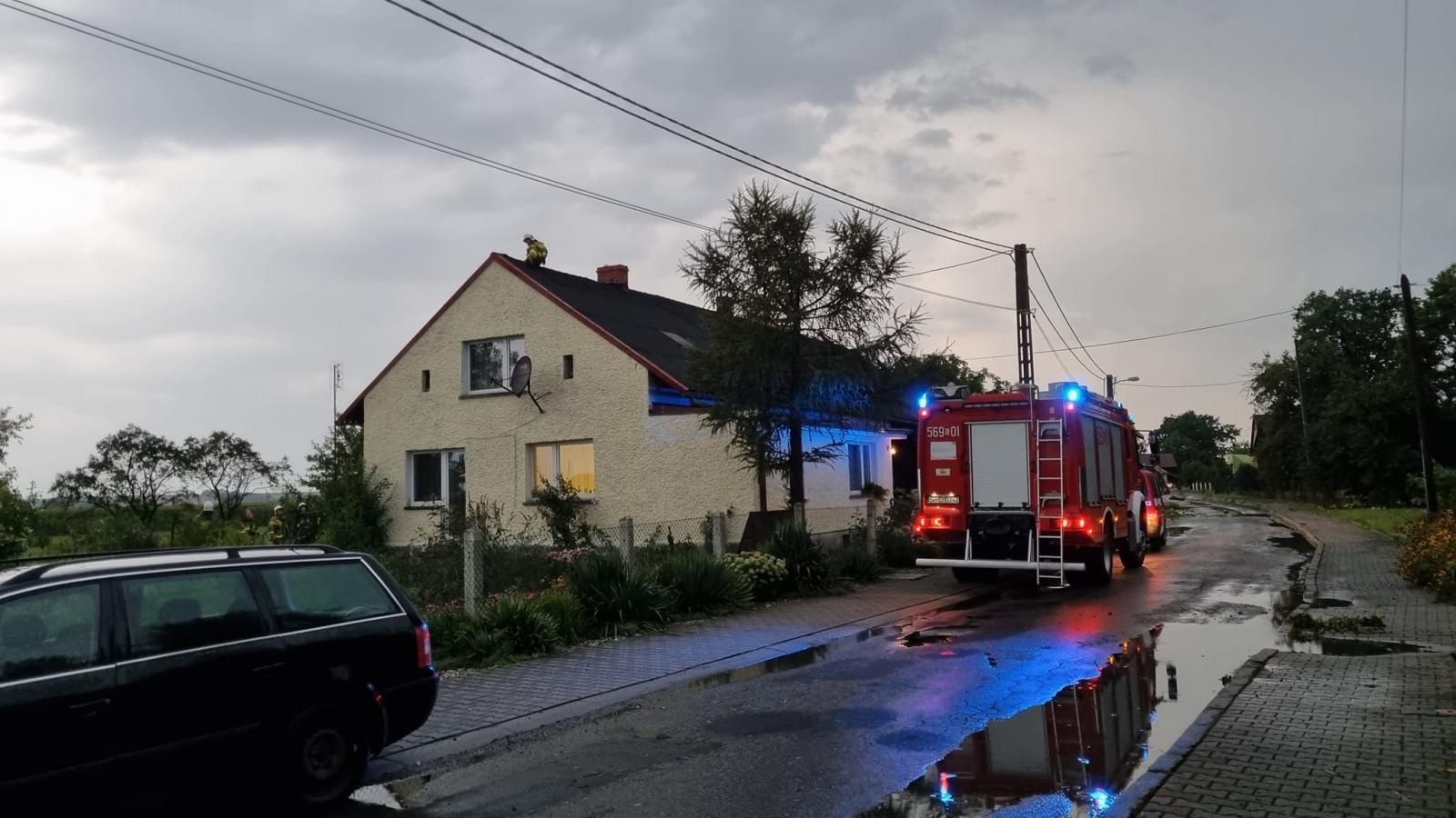Zdjęcie w galerii na portalu naszraciborz.pl: Nawałnica nad powiatem raciborskim - zerwane dachy w gm. Kuźnia Raciborska [FOTO] wiadomości z regionu