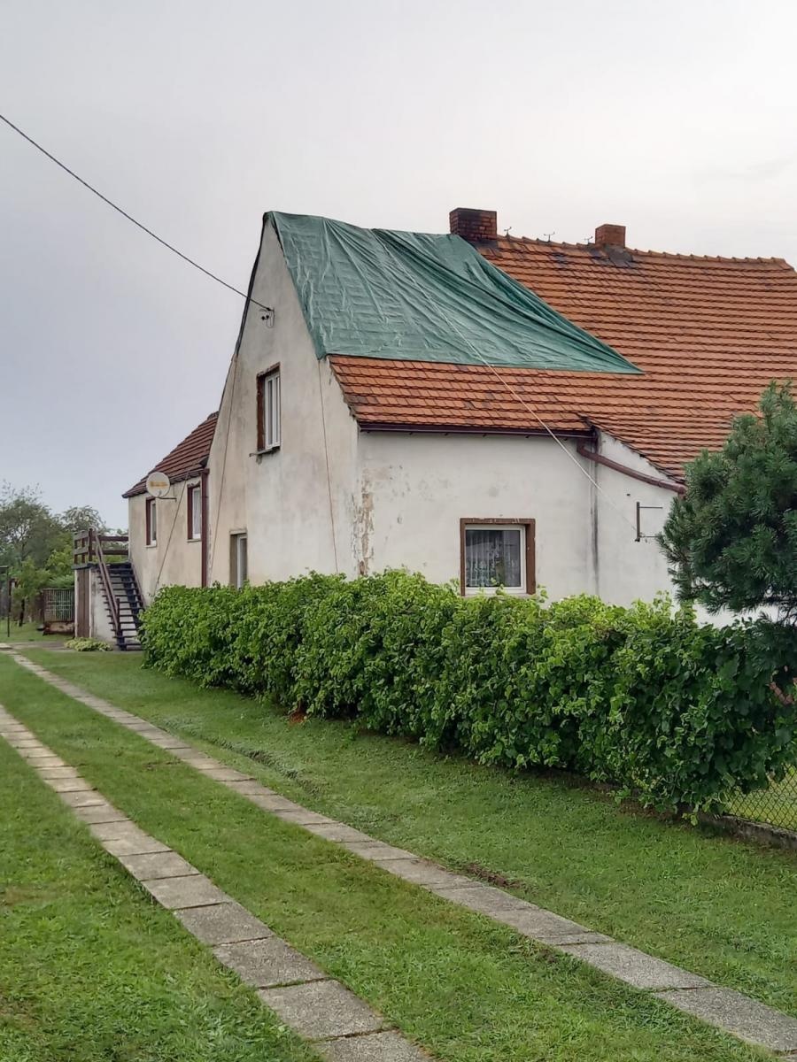 Zdjęcie w galerii na portalu naszraciborz.pl: Nawałnica nad powiatem raciborskim - zerwane dachy w gm. Kuźnia Raciborska [FOTO] wiadomości z regionu