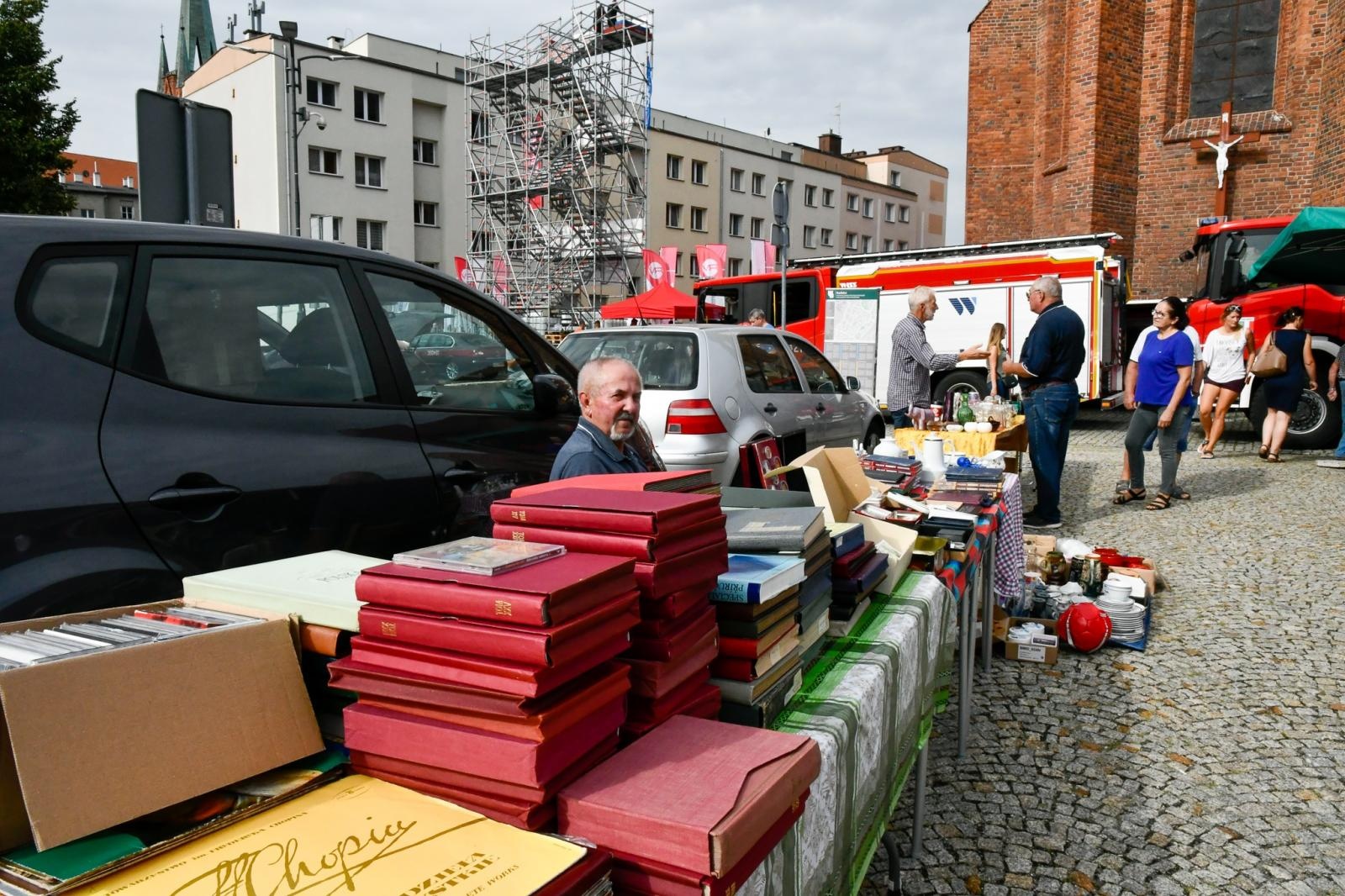 Zdjęcie w galerii na portalu naszraciborz.pl: Raciborski targ staroci wrócił na stare miejsce wiadomości z regionu