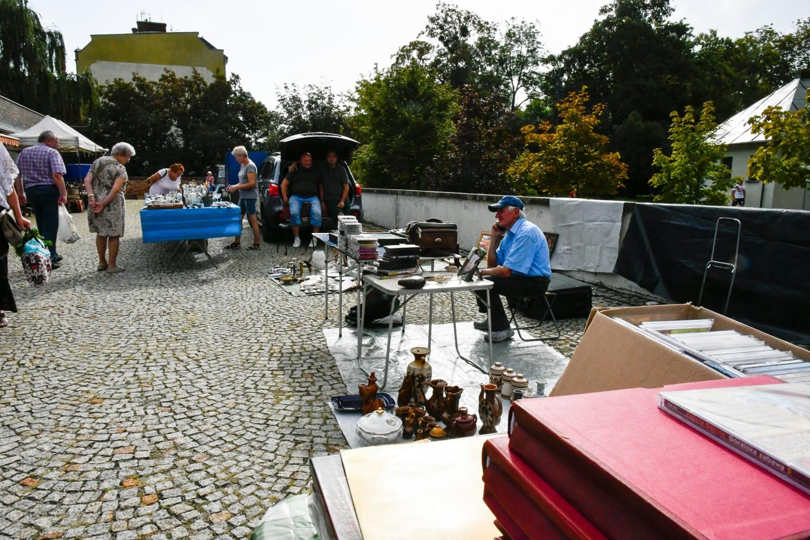 Zdjęcie w galerii na portalu naszraciborz.pl: Raciborski targ staroci wrócił na stare miejsce wiadomości z regionu