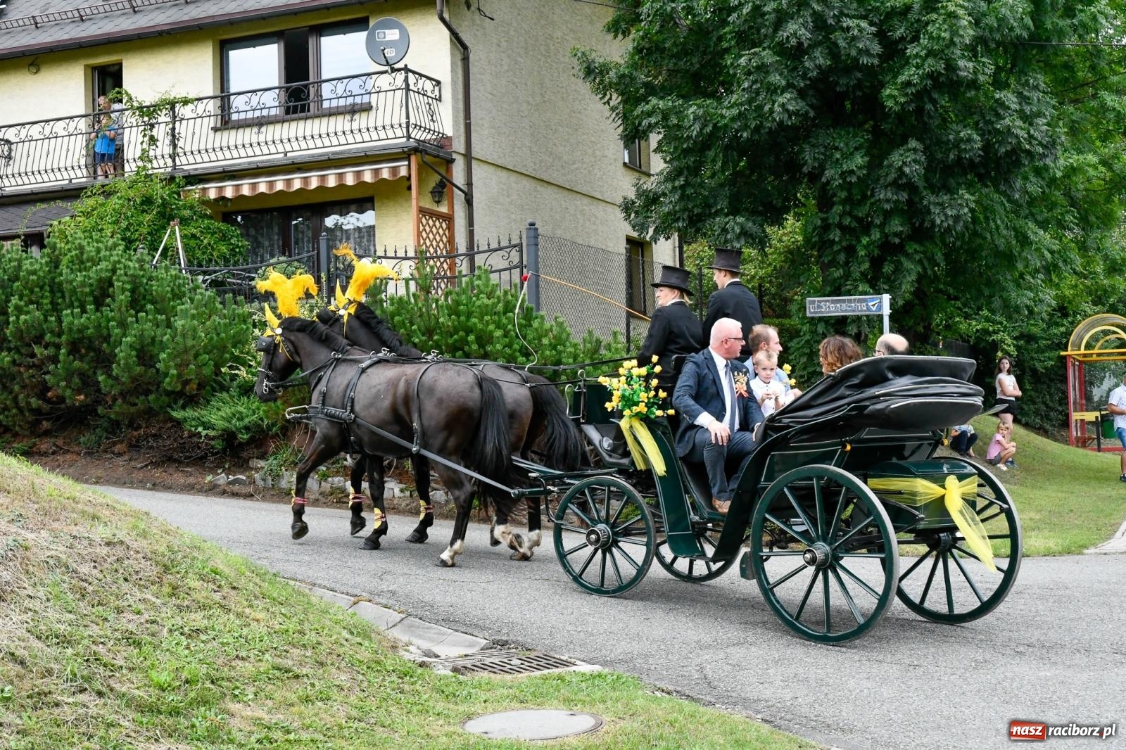 Zdjęcie w galerii na portalu naszraciborz.pl: Barwny korowód dożynkowy w Łańcach [FOTO i WIDEO] wiadomości z regionu