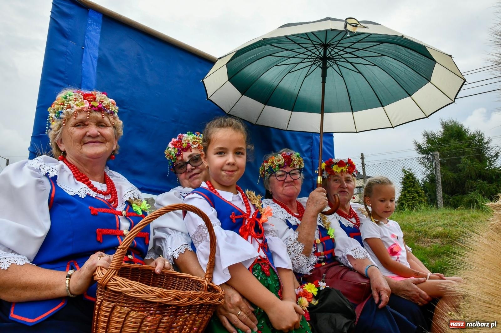 Zdjęcie w galerii na portalu naszraciborz.pl: Barwny korowód dożynkowy w Łańcach [FOTO i WIDEO] wiadomości z regionu