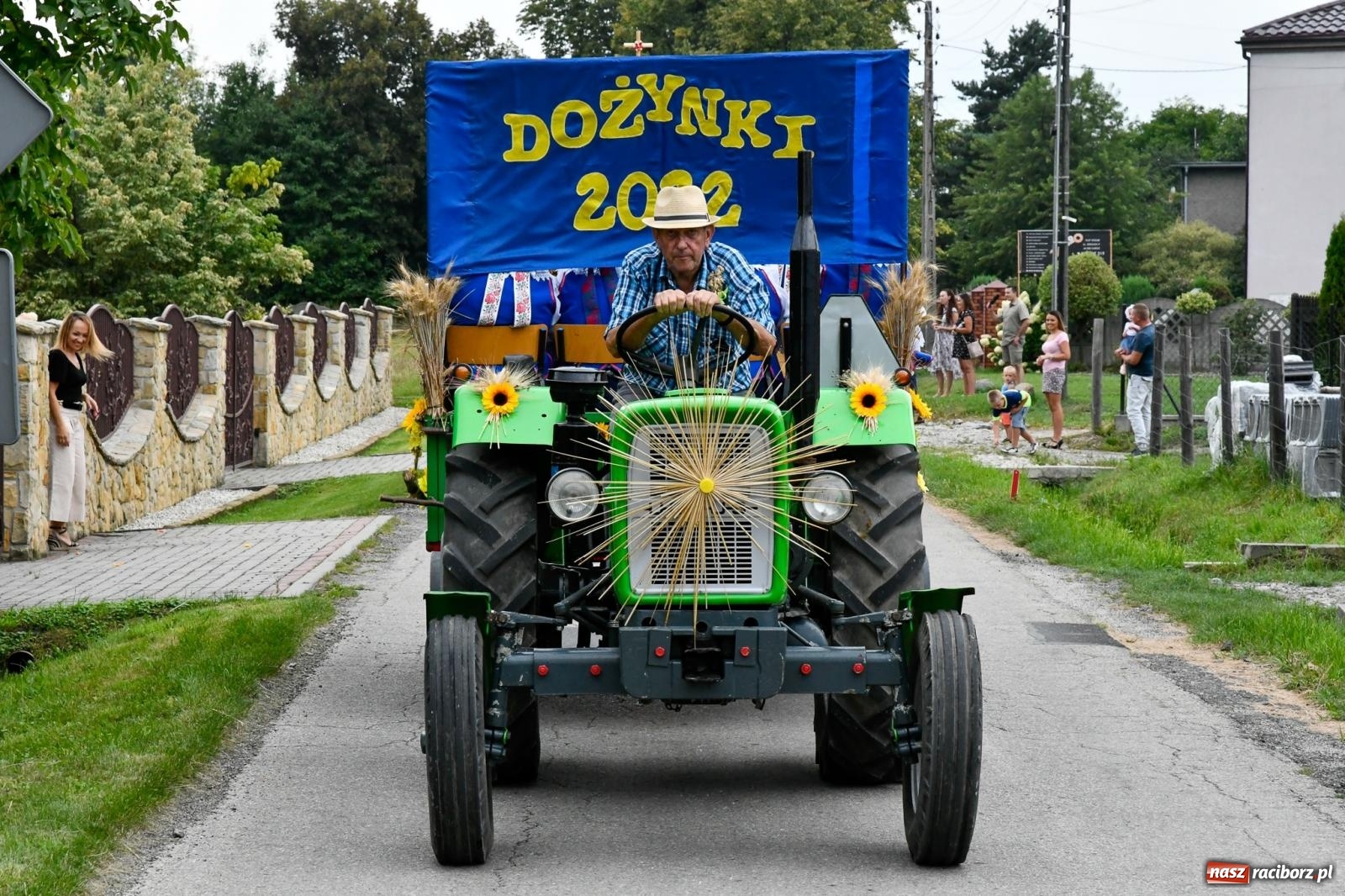 Zdjęcie w galerii na portalu naszraciborz.pl: Barwny korowód dożynkowy w Łańcach [FOTO i WIDEO] wiadomości z regionu