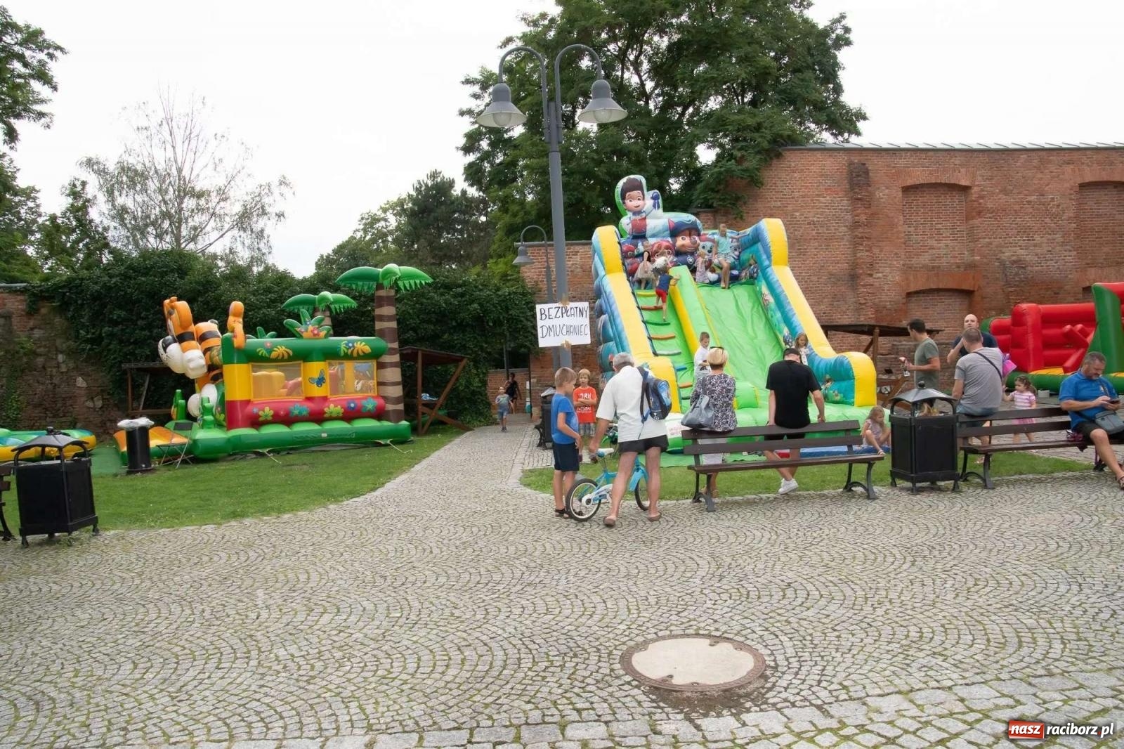 Zdjęcie w galerii na portalu naszraciborz.pl: Zamek Rock Party - ich wielkie polsko-czeskie wesele [FOTO i WIDEO] wiadomości z regionu