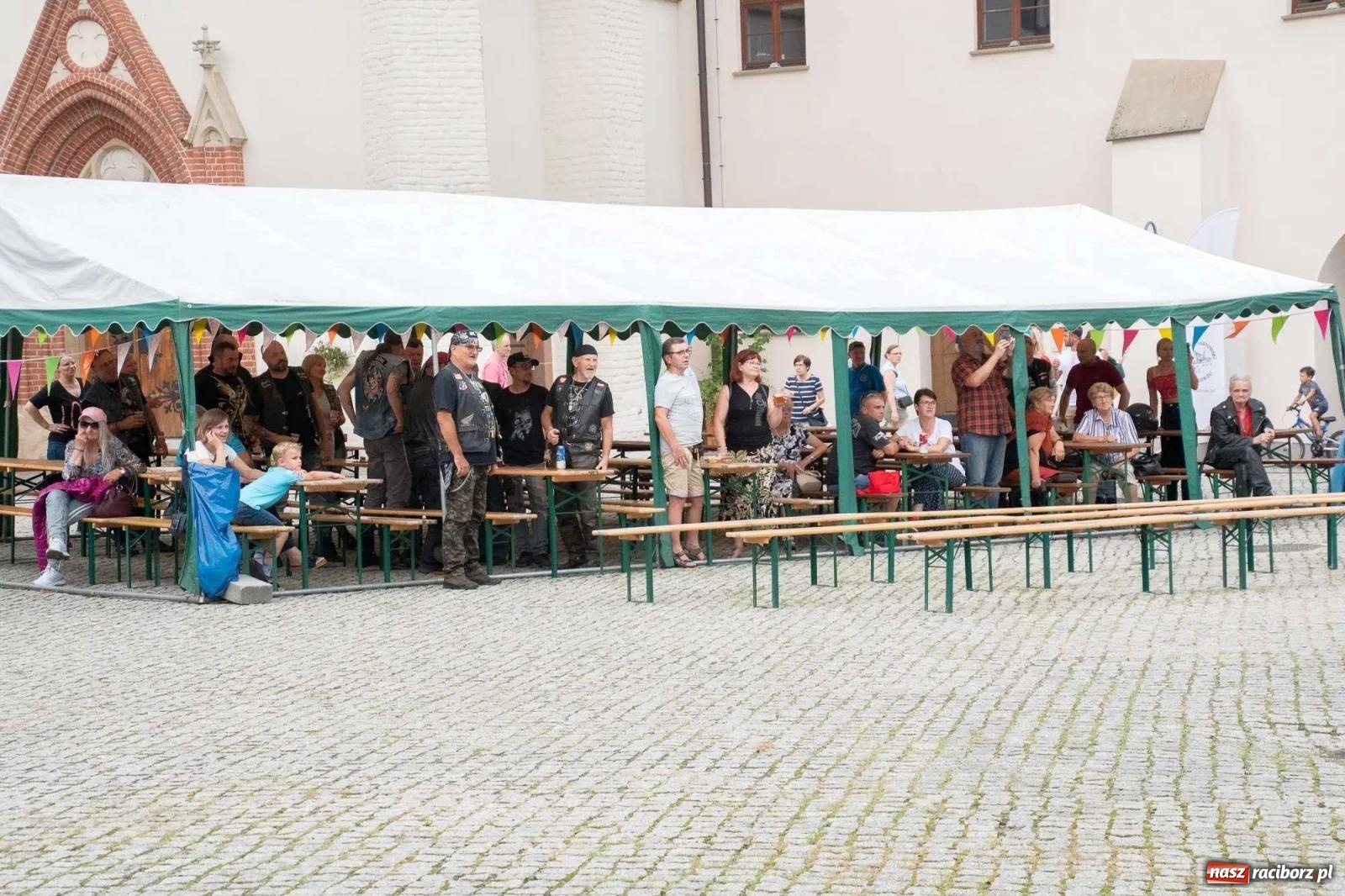 Zdjęcie w galerii na portalu naszraciborz.pl: Zamek Rock Party - ich wielkie polsko-czeskie wesele [FOTO i WIDEO] wiadomości z regionu