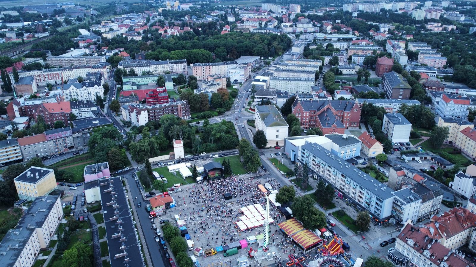 Zdjęcie w galerii na portalu naszraciborz.pl: Memoriał 2022 z lotu ptaka. Zobaczcie lunapark [FOTO i WIDEO] wiadomości z regionu
