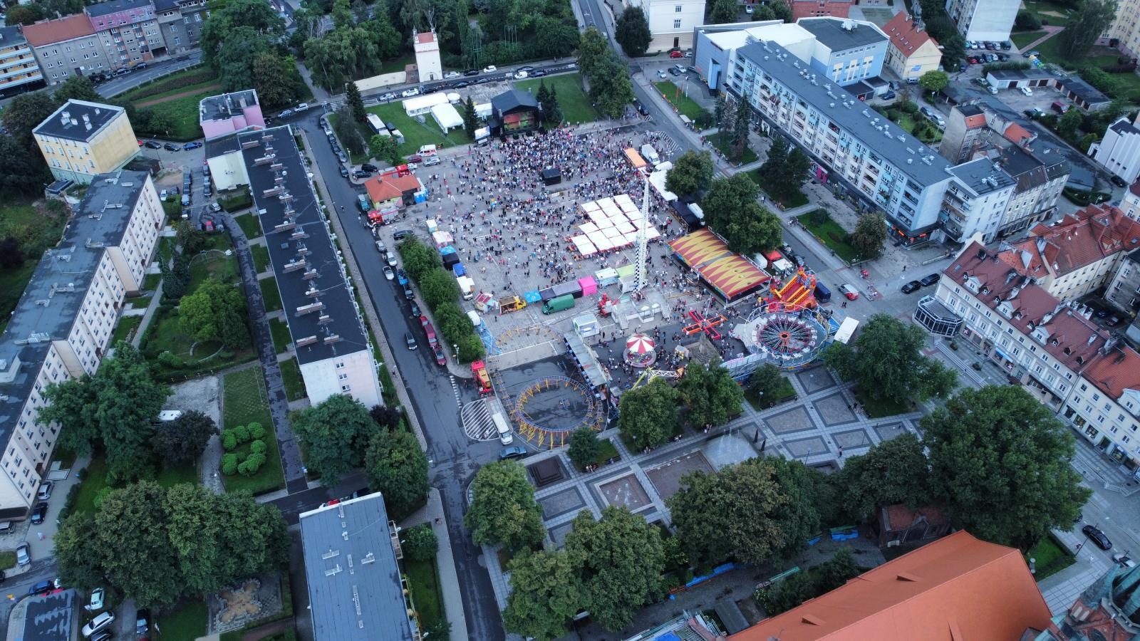 Zdjęcie w galerii na portalu naszraciborz.pl: Memoriał 2022 z lotu ptaka. Zobaczcie lunapark [FOTO i WIDEO] wiadomości z regionu