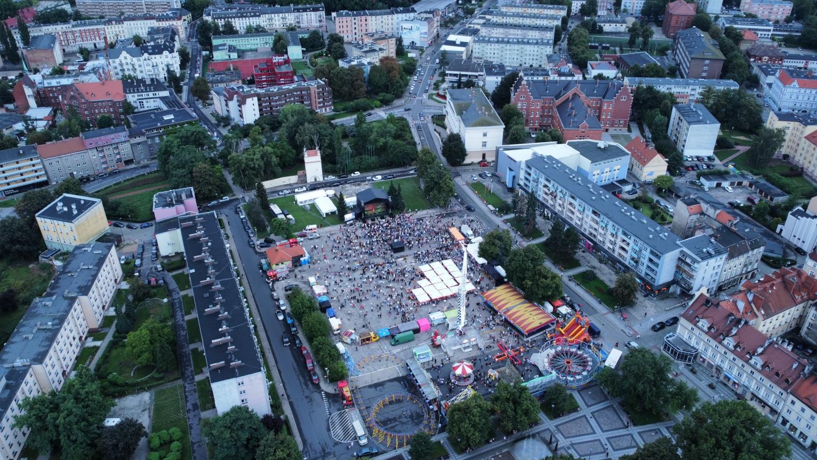 Zdjęcie w galerii na portalu naszraciborz.pl: Memoriał 2022 z lotu ptaka. Zobaczcie lunapark [FOTO i WIDEO] wiadomości z regionu