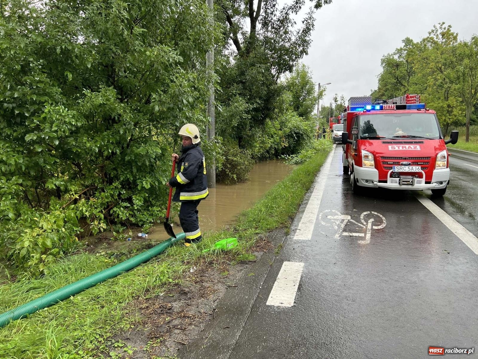 Zdjęcie w galerii na portalu naszraciborz.pl: Przy Brzeskiej w Raciborzu woda zalała domy wiadomości z regionu