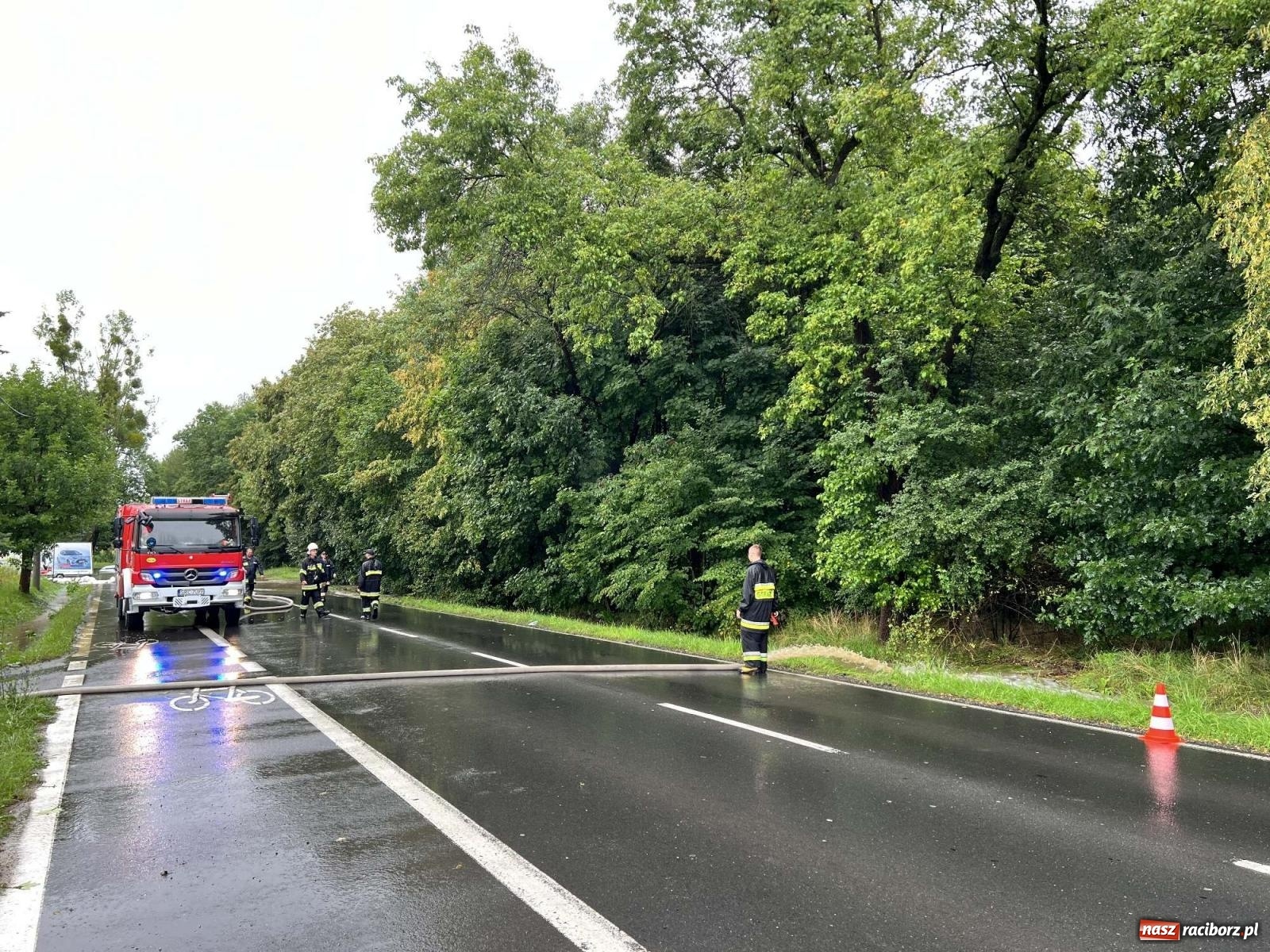 Zdjęcie w galerii na portalu naszraciborz.pl: Przy Brzeskiej w Raciborzu woda zalała domy wiadomości z regionu