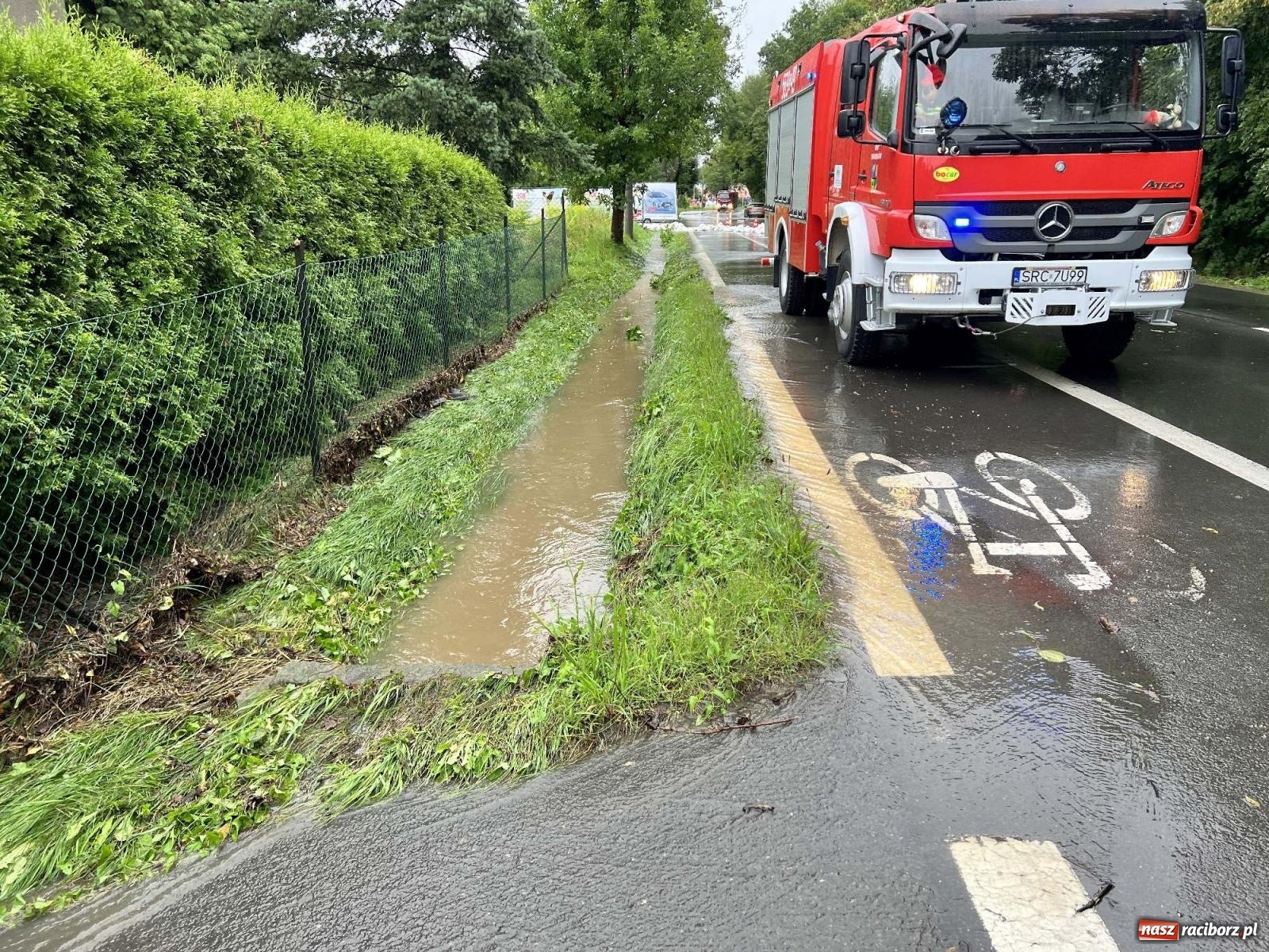 Zdjęcie w galerii na portalu naszraciborz.pl: Przy Brzeskiej w Raciborzu woda zalała domy wiadomości z regionu