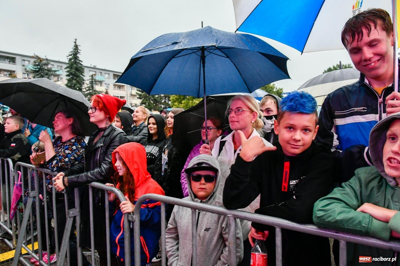 Zdjęcie w galerii na portalu naszraciborz.pl: Memoriał 2022. Łydka Grubasa, Adelajda i dobra zabawa przed sceną wiadomości z regionu