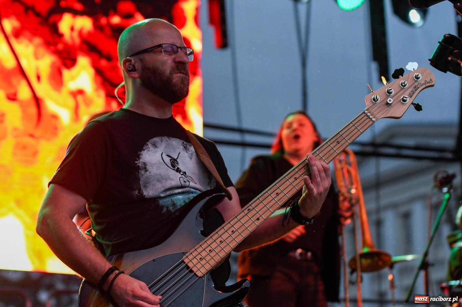 Zdjęcie w galerii na portalu naszraciborz.pl: Memoriał 2022. Łydka Grubasa, Adelajda i dobra zabawa przed sceną wiadomości z regionu