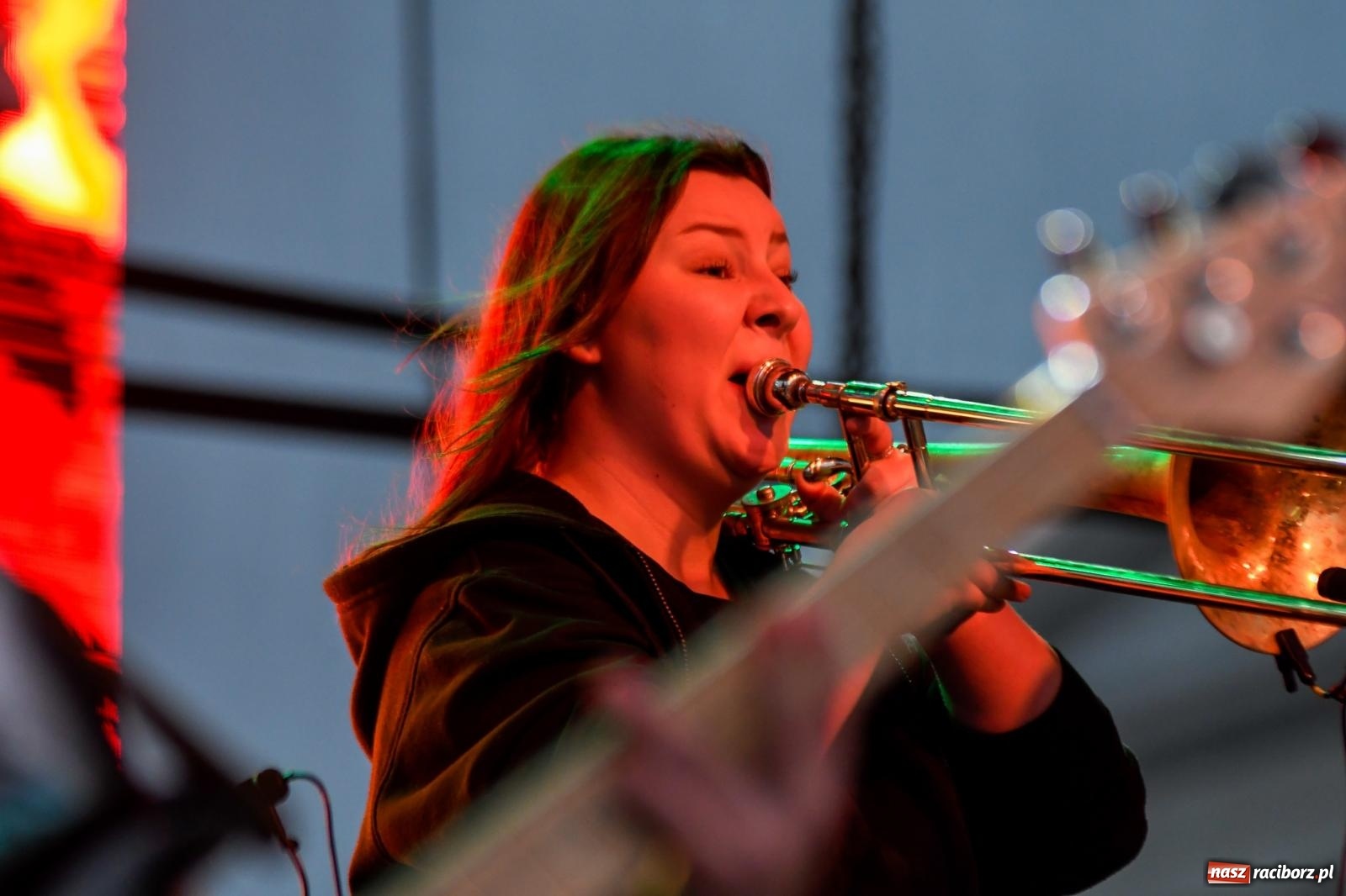 Zdjęcie w galerii na portalu naszraciborz.pl: Memoriał 2022. Łydka Grubasa, Adelajda i dobra zabawa przed sceną wiadomości z regionu