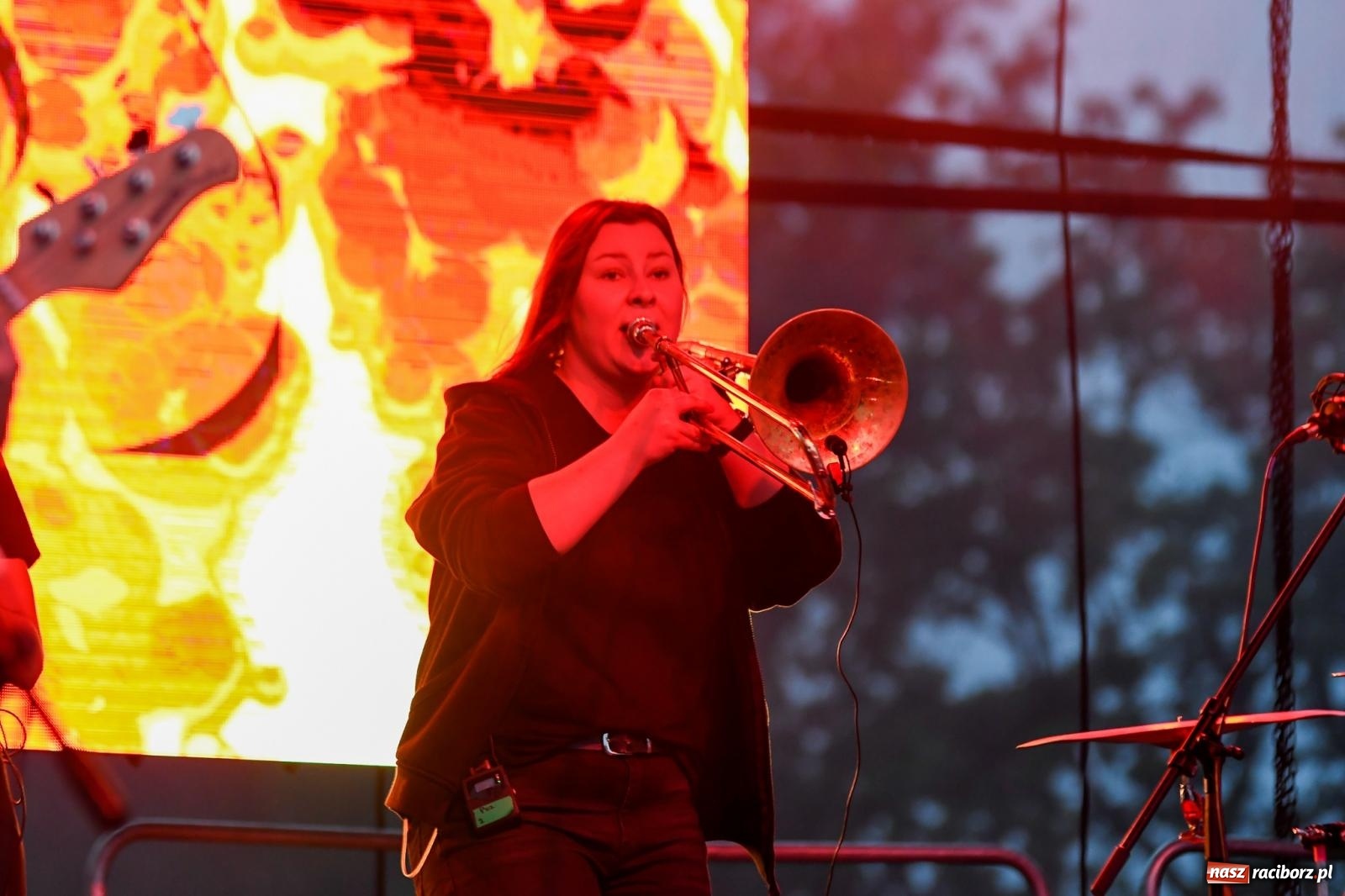 Zdjęcie w galerii na portalu naszraciborz.pl: Memoriał 2022. Łydka Grubasa, Adelajda i dobra zabawa przed sceną wiadomości z regionu