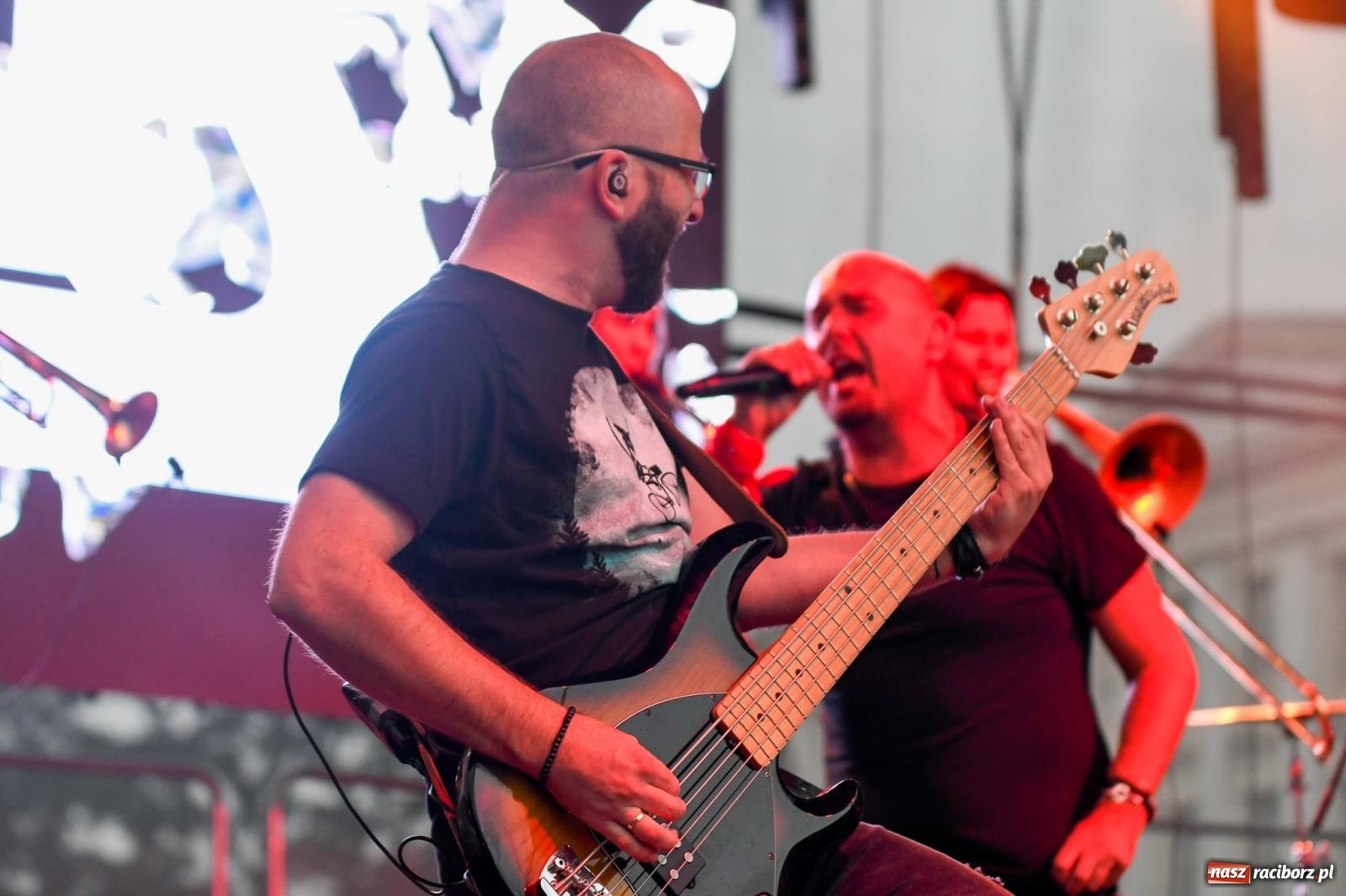 Zdjęcie w galerii na portalu naszraciborz.pl: Memoriał 2022. Łydka Grubasa, Adelajda i dobra zabawa przed sceną wiadomości z regionu