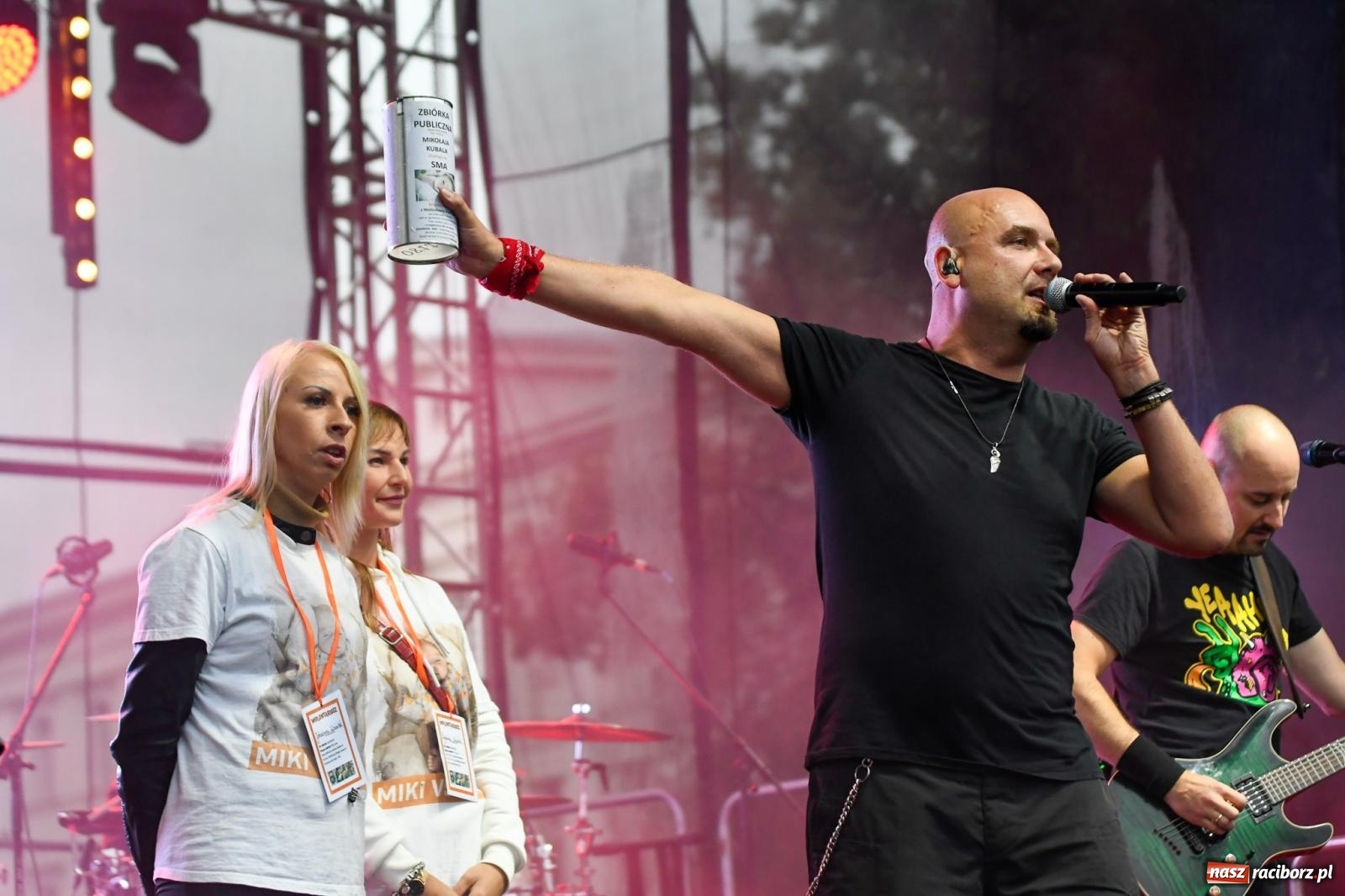 Zdjęcie w galerii na portalu naszraciborz.pl: Memoriał 2022. Łydka Grubasa, Adelajda i dobra zabawa przed sceną wiadomości z regionu