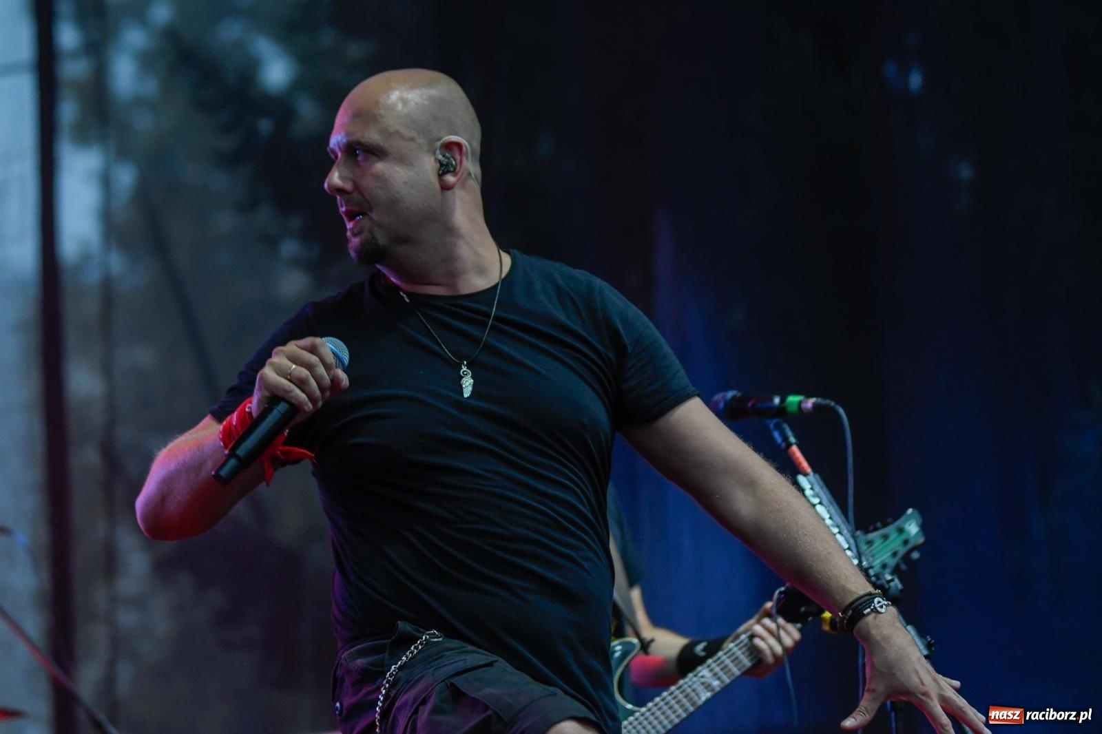 Zdjęcie w galerii na portalu naszraciborz.pl: Memoriał 2022. Łydka Grubasa, Adelajda i dobra zabawa przed sceną wiadomości z regionu