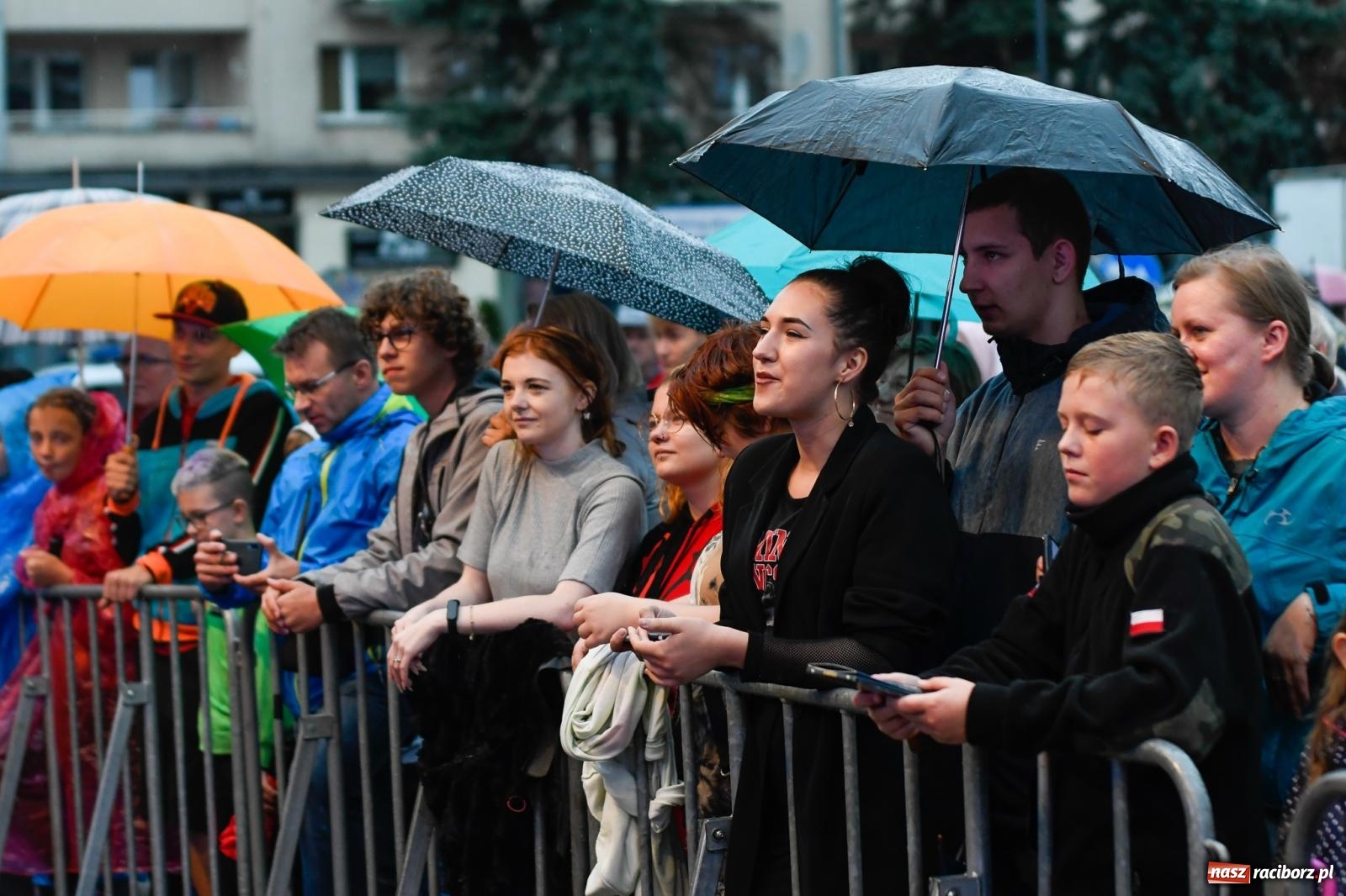 Zdjęcie w galerii na portalu naszraciborz.pl: Memoriał 2022. Łydka Grubasa, Adelajda i dobra zabawa przed sceną wiadomości z regionu
