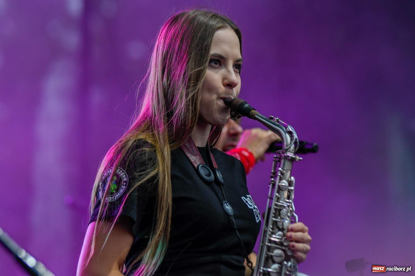 Zdjęcie w galerii na portalu naszraciborz.pl: Memoriał 2022. Łydka Grubasa, Adelajda i dobra zabawa przed sceną wiadomości z regionu