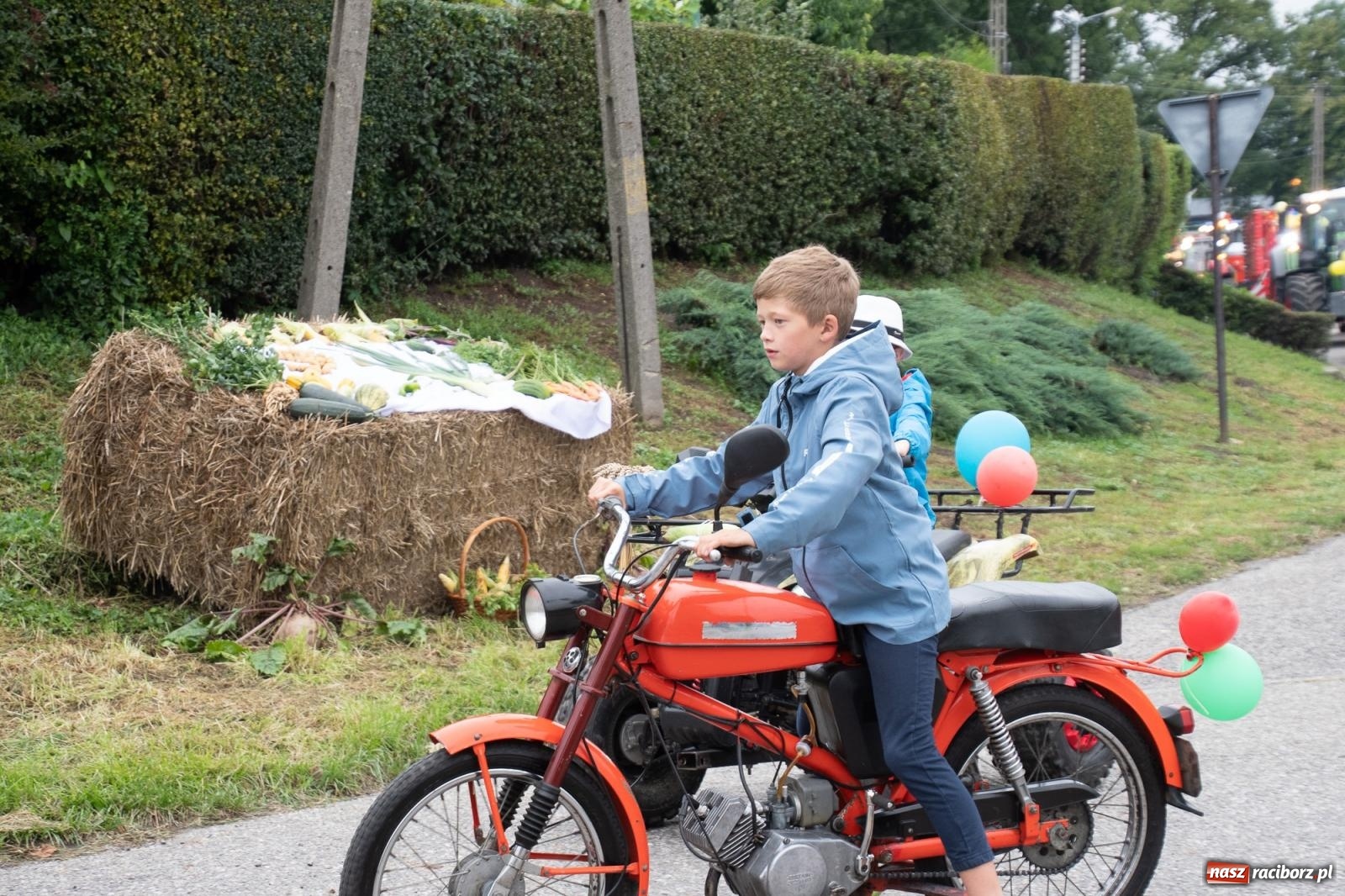 Zdjęcie w galerii na portalu naszraciborz.pl: Dożynki 2022 w Modzurowie. W młodych siła [FOTO i WIDEO] wiadomości z regionu