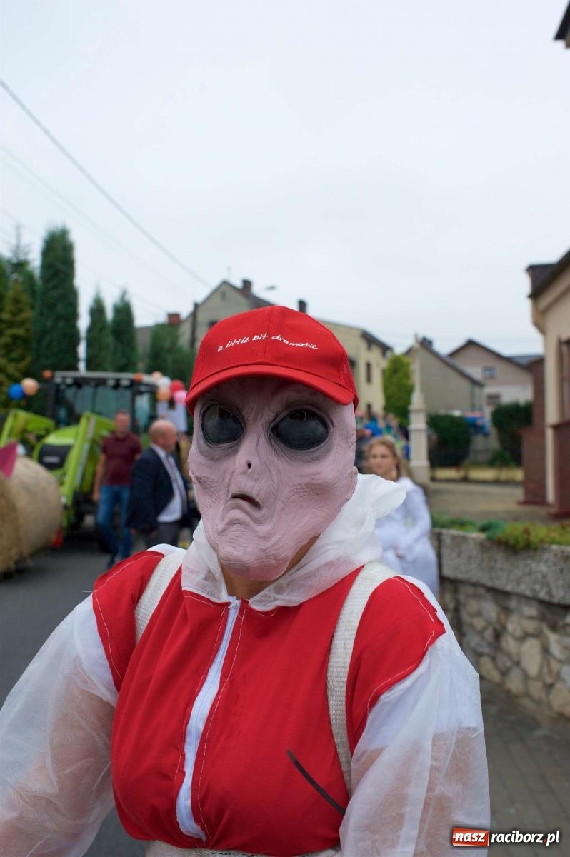 Zdjęcie w galerii na portalu naszraciborz.pl: Dożynki 2022 w Roszkowie. Strażacy wolontariusze i płeć piękna [FOTO i WIDEO] wiadomości z regionu