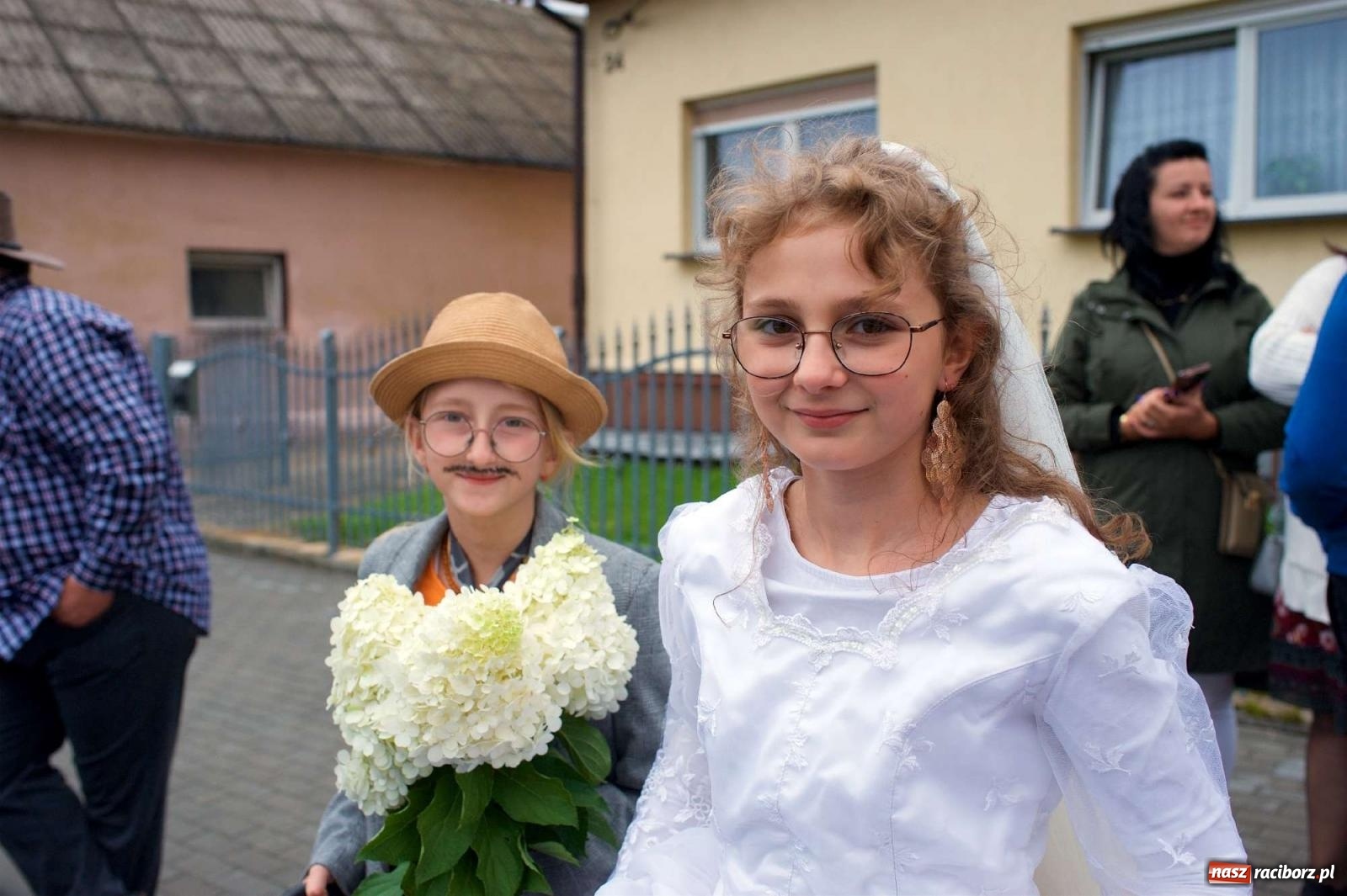 Zdjęcie w galerii na portalu naszraciborz.pl: Dożynki 2022 w Roszkowie. Strażacy wolontariusze i płeć piękna [FOTO i WIDEO] wiadomości z regionu