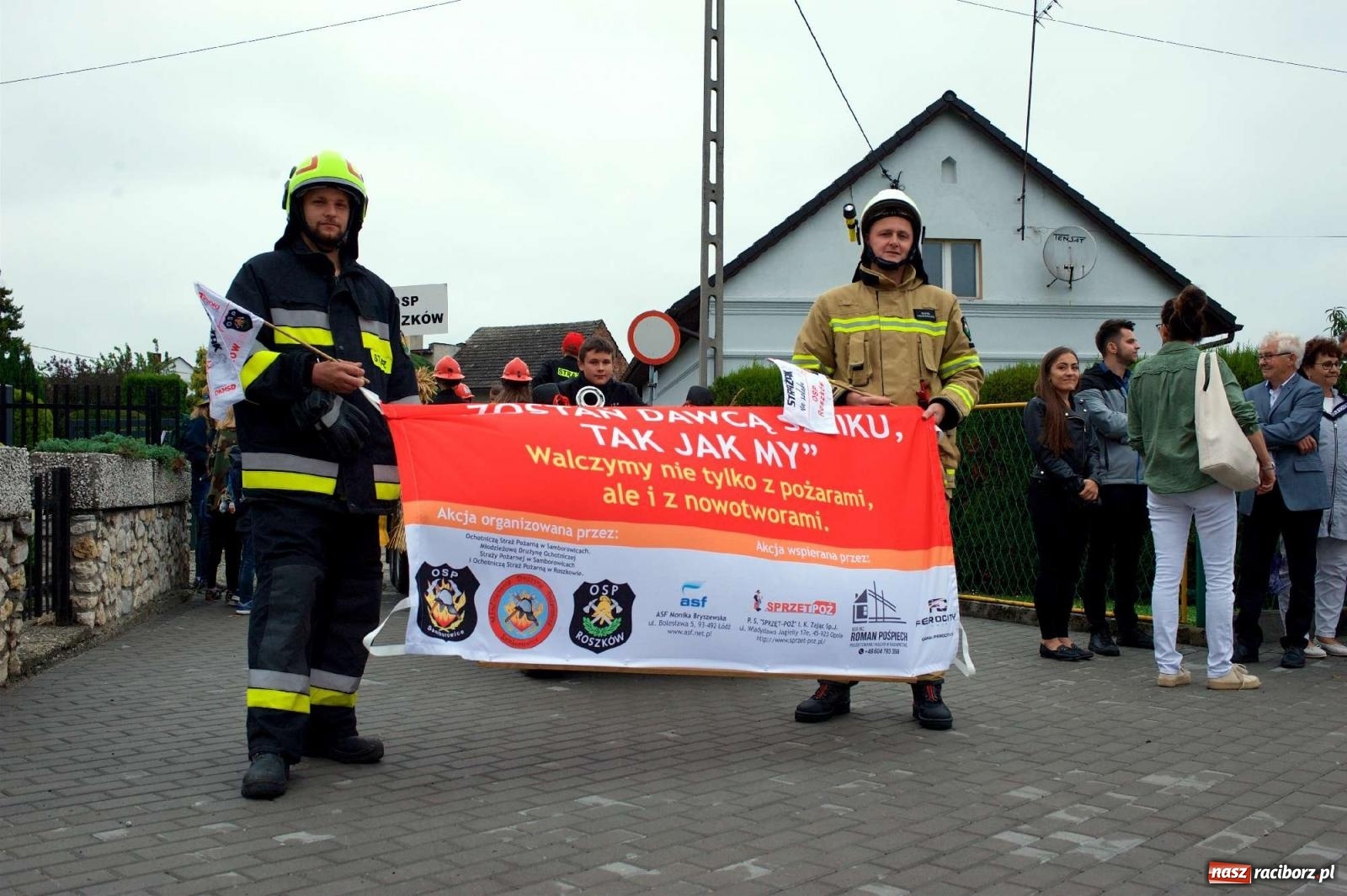 Zdjęcie w galerii na portalu naszraciborz.pl: Dożynki 2022 w Roszkowie. Strażacy wolontariusze i płeć piękna [FOTO i WIDEO] wiadomości z regionu