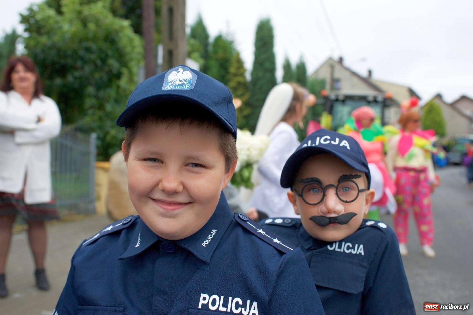 Zdjęcie w galerii na portalu naszraciborz.pl: Dożynki 2022 w Roszkowie. Strażacy wolontariusze i płeć piękna [FOTO i WIDEO] wiadomości z regionu